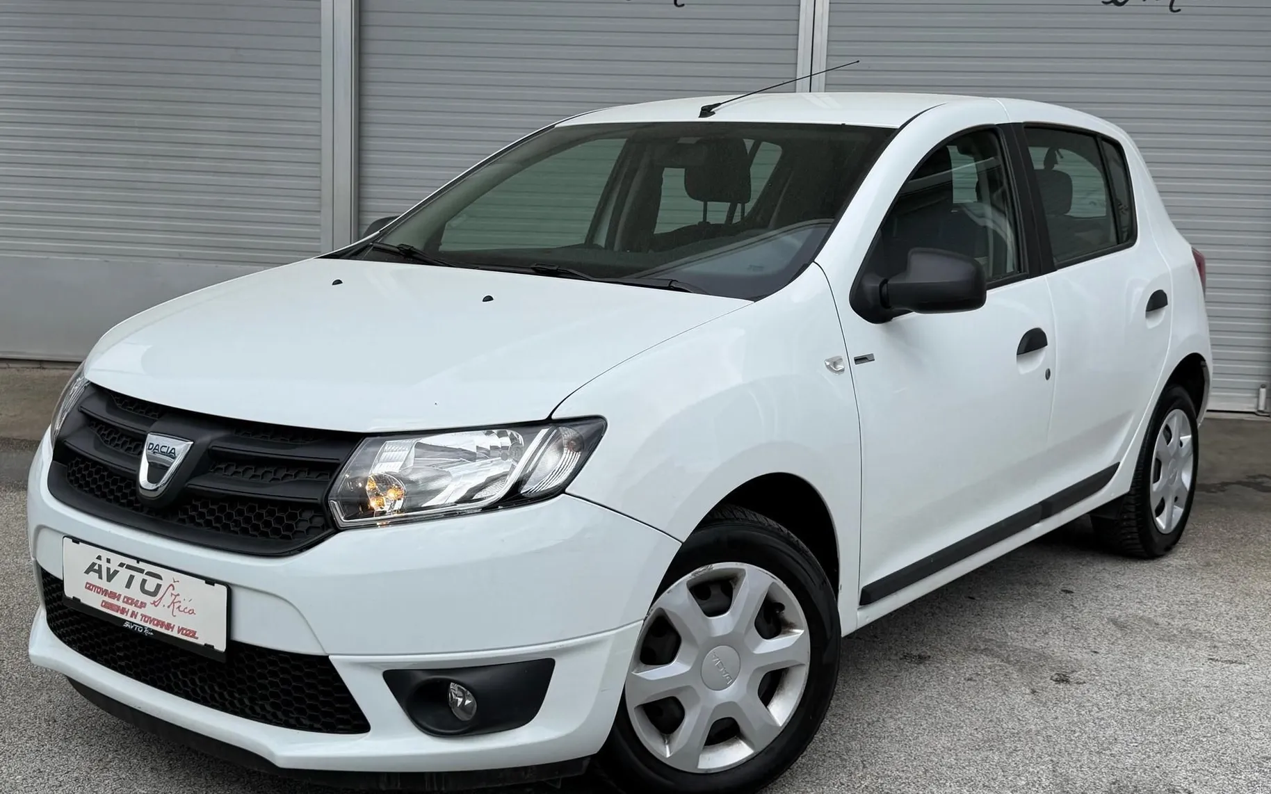 Zunanja slika - Dacia Sandero - 1.2 16V-90.000KM-SLO-KLIMA-SERVO VOLAN-TRAJNIK - 1