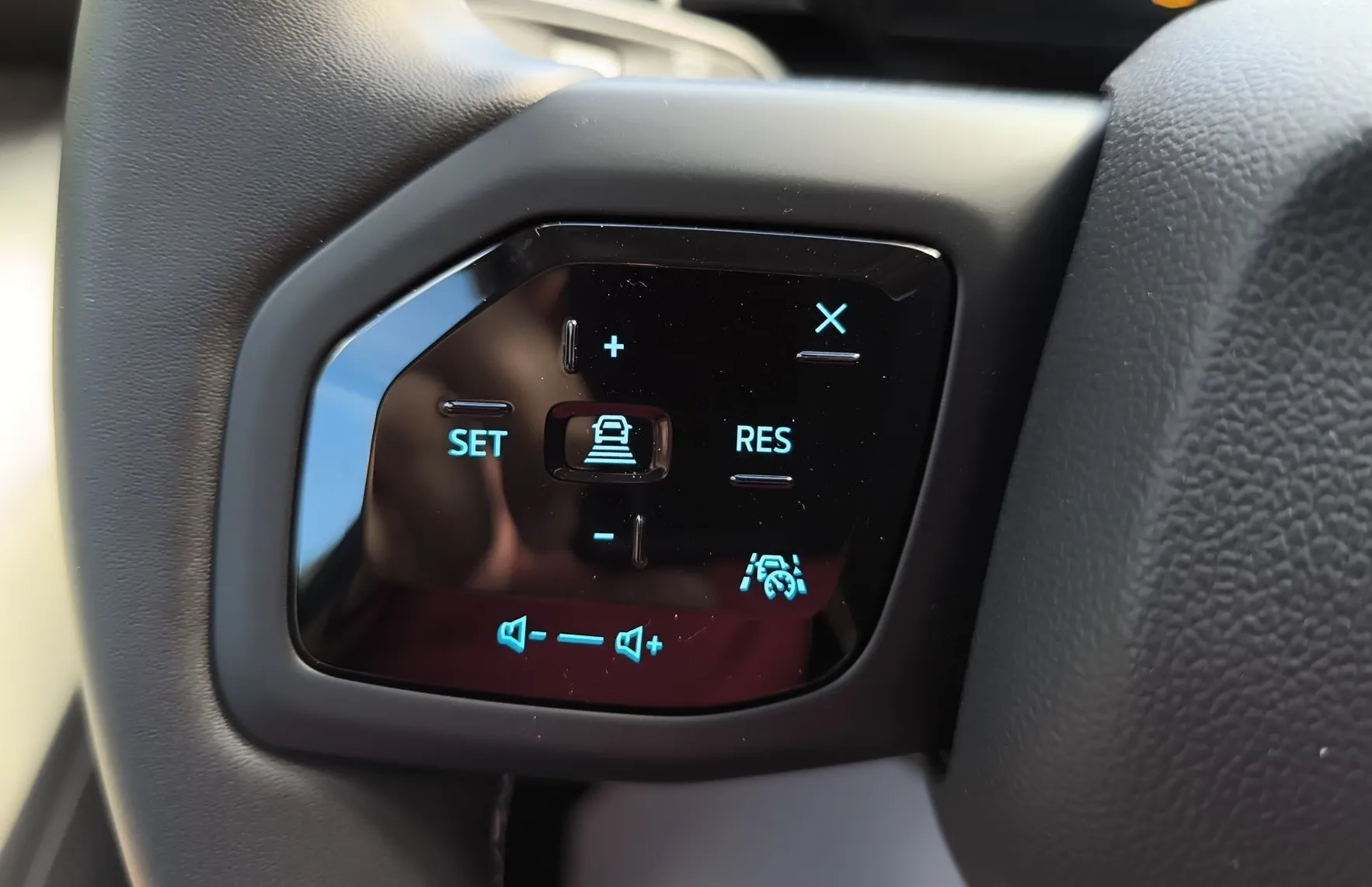 Zunanja slika - Ford Explorer - EV PREMIUM dv.elektr.79kWh 250 kW at AWD - 19