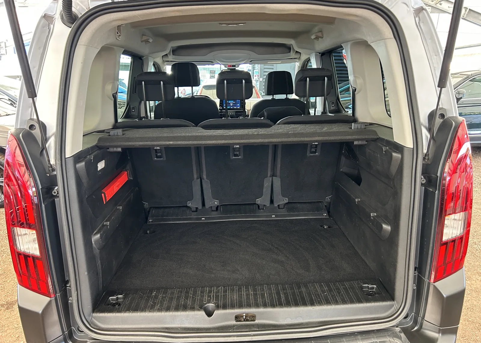 Zunanja slika - Peugeot Rifter - 1,5 BlueHDi 130 S&S GT Line - 17