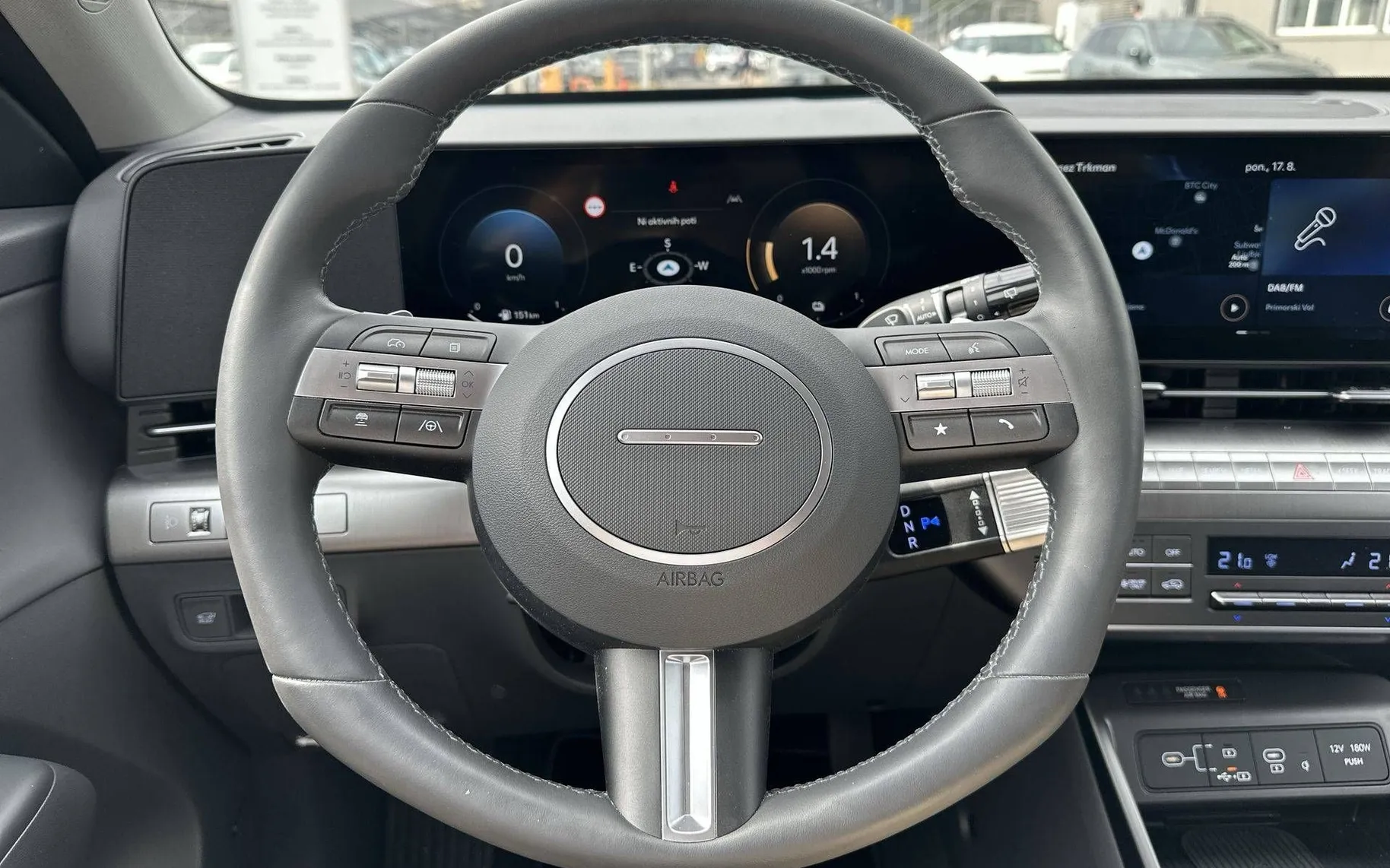 Notranja slika - Hyundai Kona - 1.6 GDI Hybrid Impression DCT - 14
