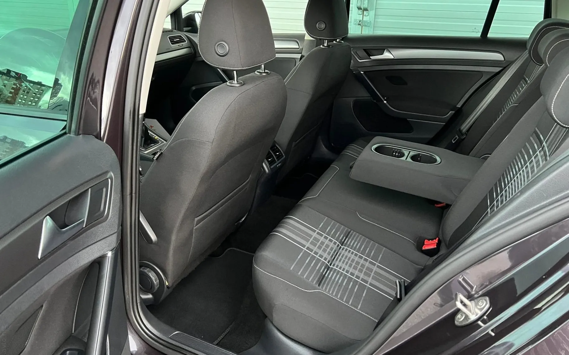 Notranja slika - VW Golf Variant - 1.6 TDI-LOUNGE-BI-XENON-NAVI-GRETJE-SED-SERVI-KNJ- - 11