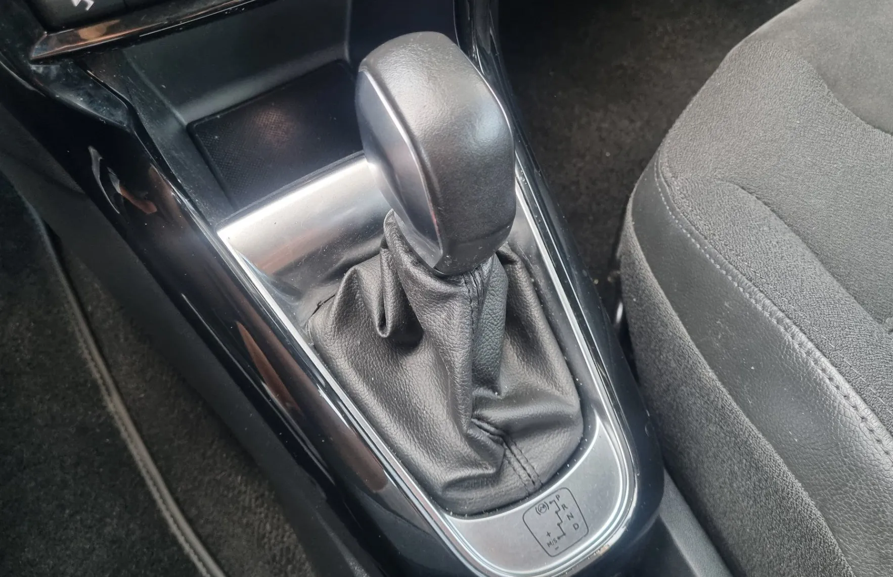 Zunanja slika - Citroën DS3 - 1.2 PURETECH CHIC - Avtomatik - POTRJENA SERVISNA - 16