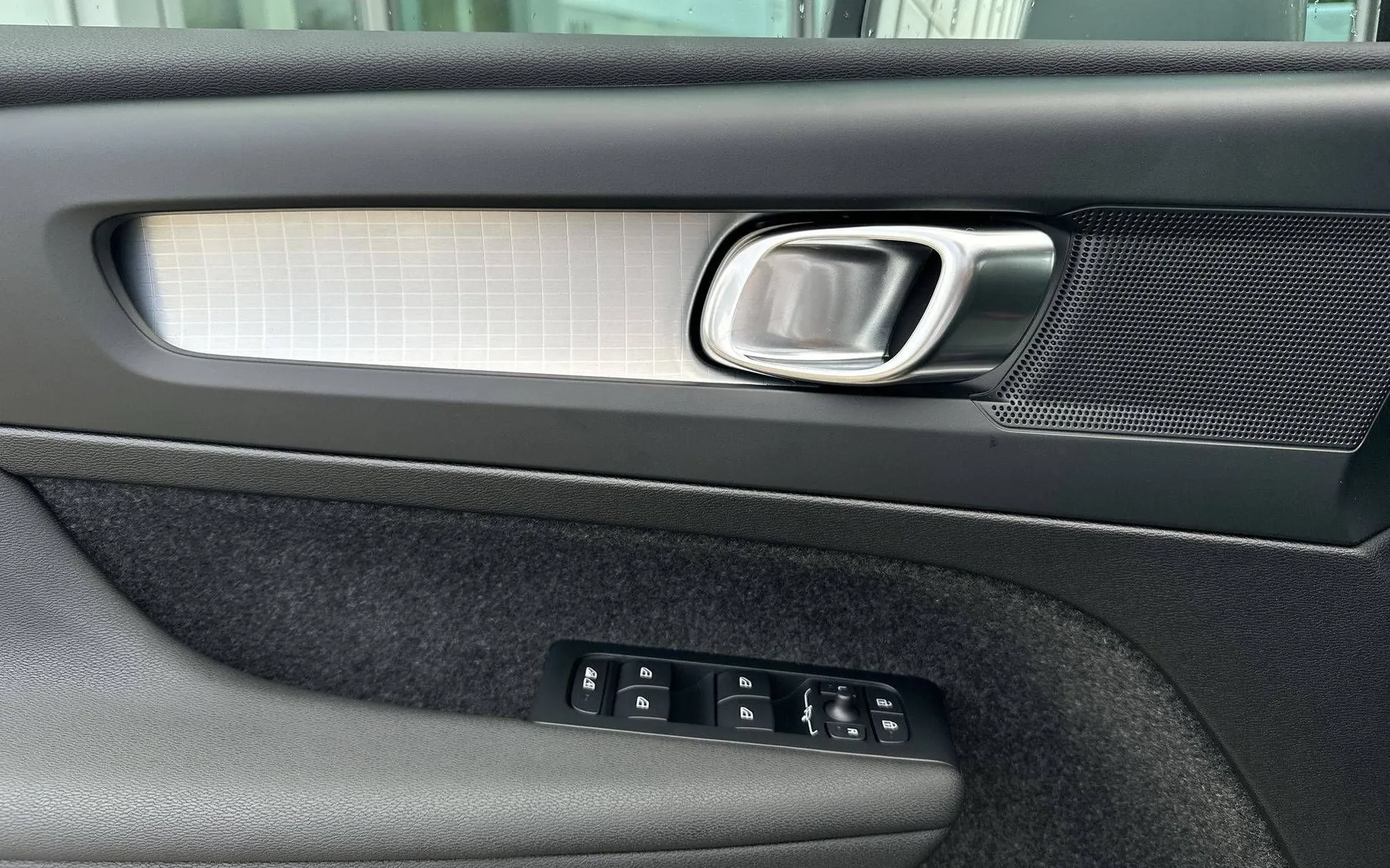 Notranja slika - Volvo XC40 - B3 P Core AT DCT 3 leta garancije + 3 servisi... - 13
