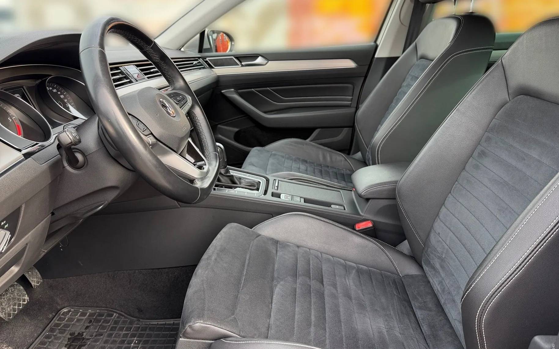 Notranja slika - Volkswagen Passat - 2.0 TDI Elegance DSG Matrix - Kamera - SLO... - 10