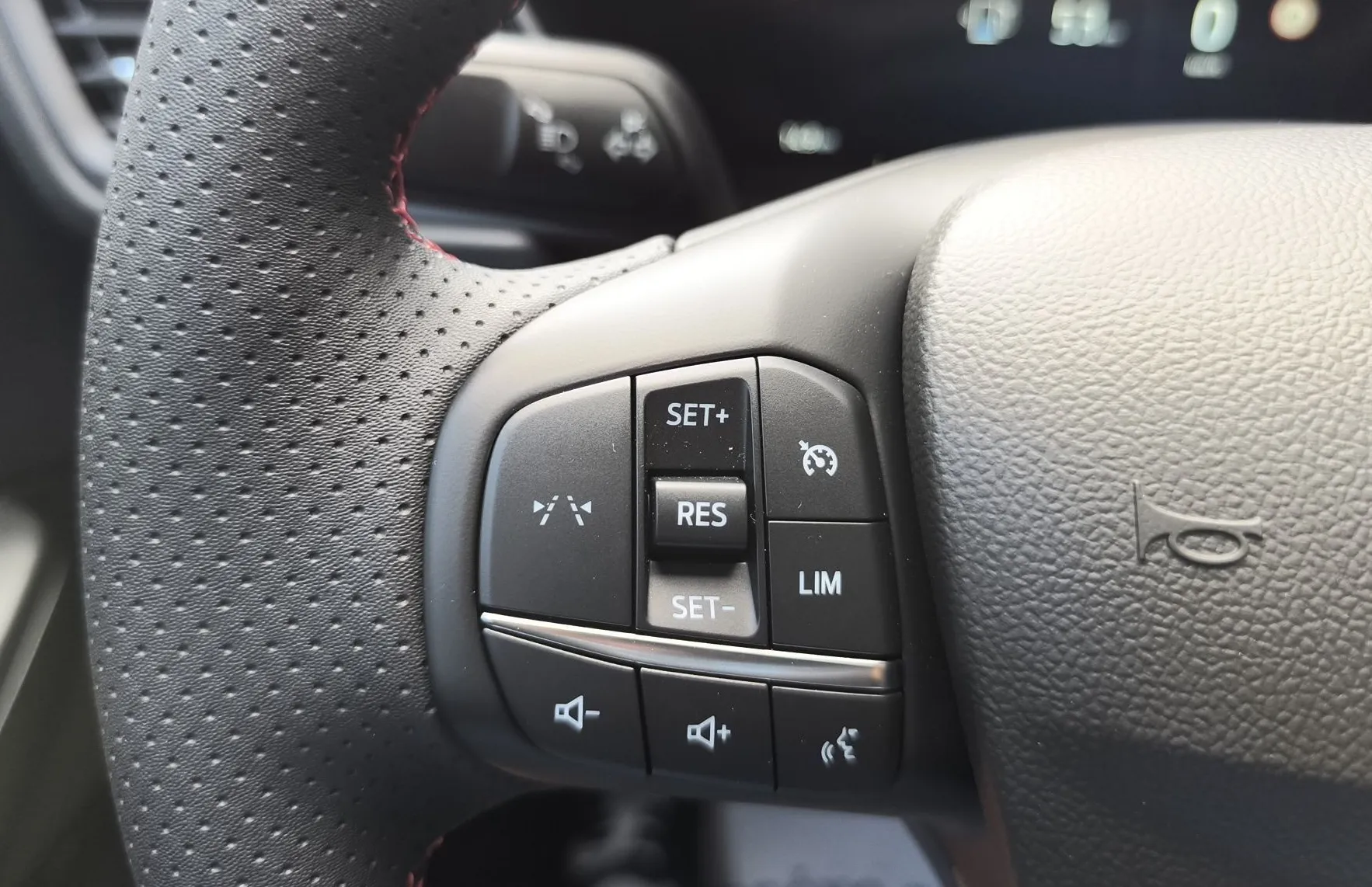 Zunanja slika - Ford Kuga - ST-LINE 2.5 180 KM FHEV- NA ZALOGI - 16