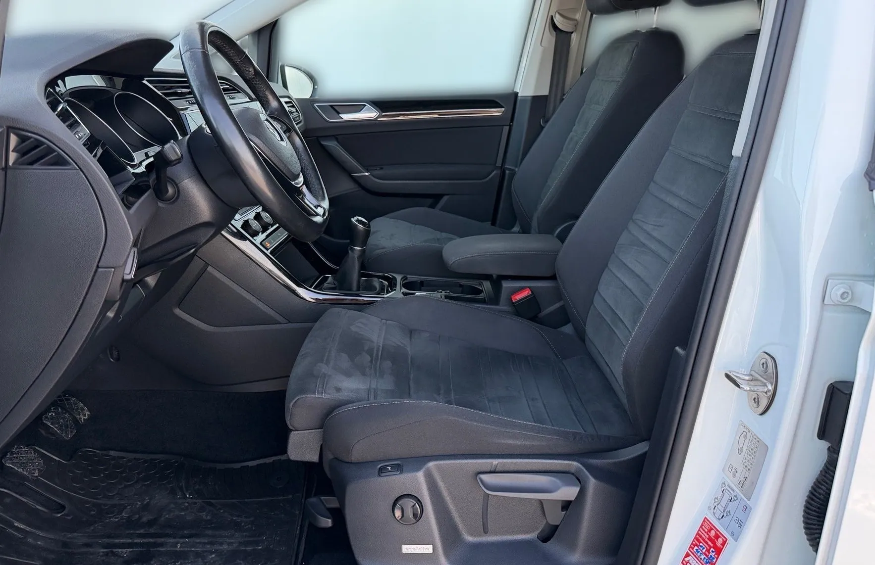 Zunanja slika - VW Touran - 2.0 TDI BMT Highline 110  150 -SLO-High LED-Masa - 6