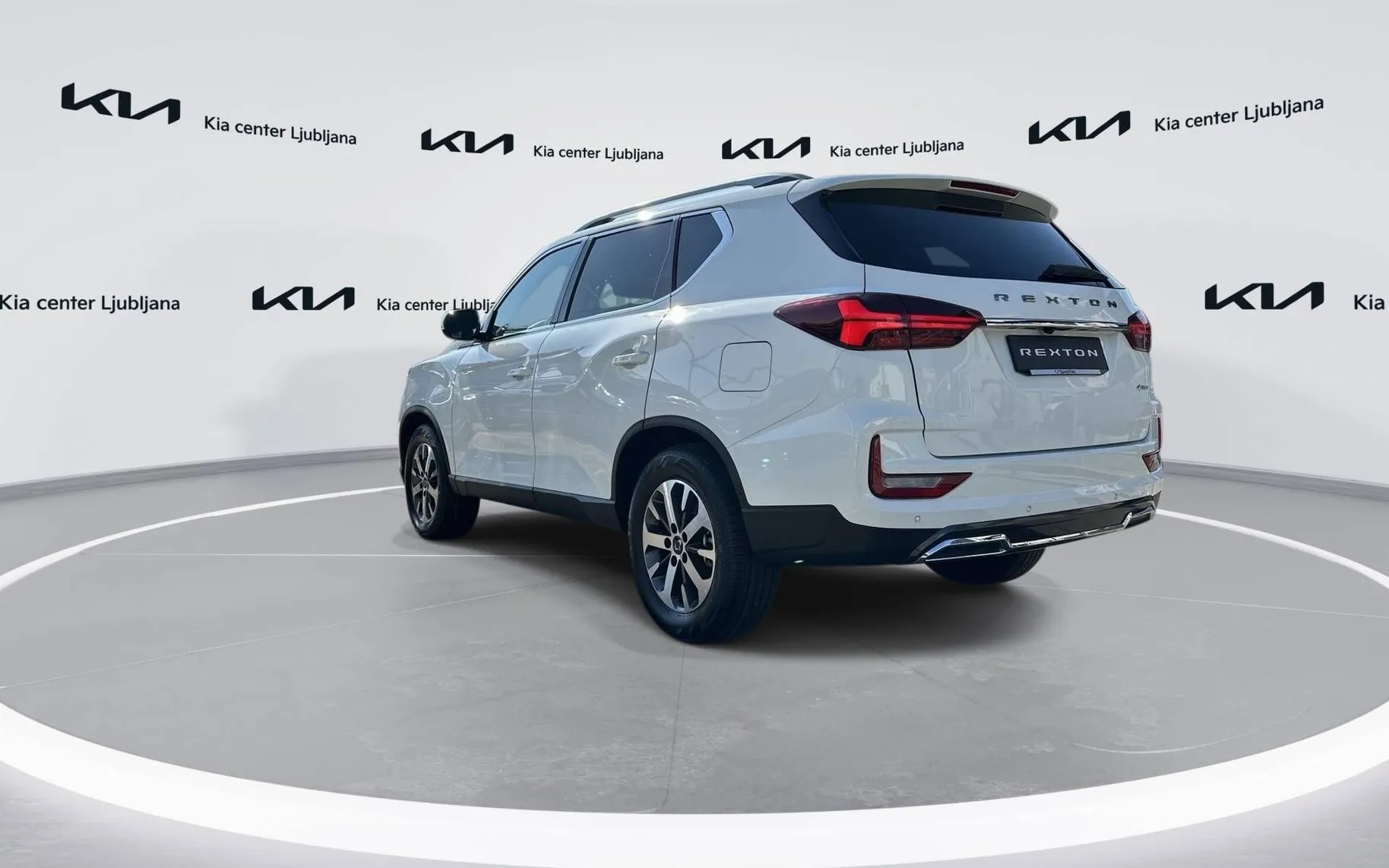 Notranja slika - KG Mobility Rexton - 2.2 XDI LIMITED PLUS 4x4 A T - 7