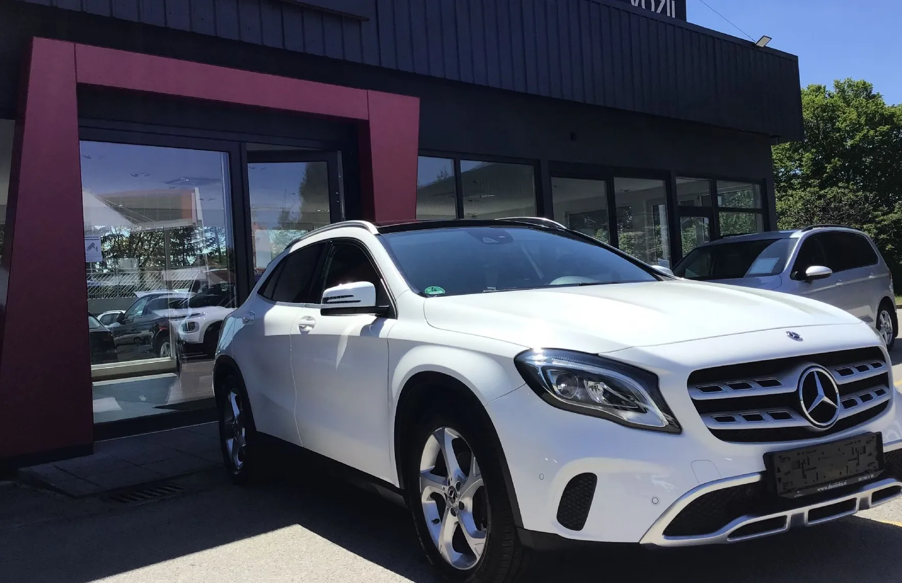 Zunanja slika - Mercedes-Benz GLA-Razred - GLA 180 Urban Avt. - 3
