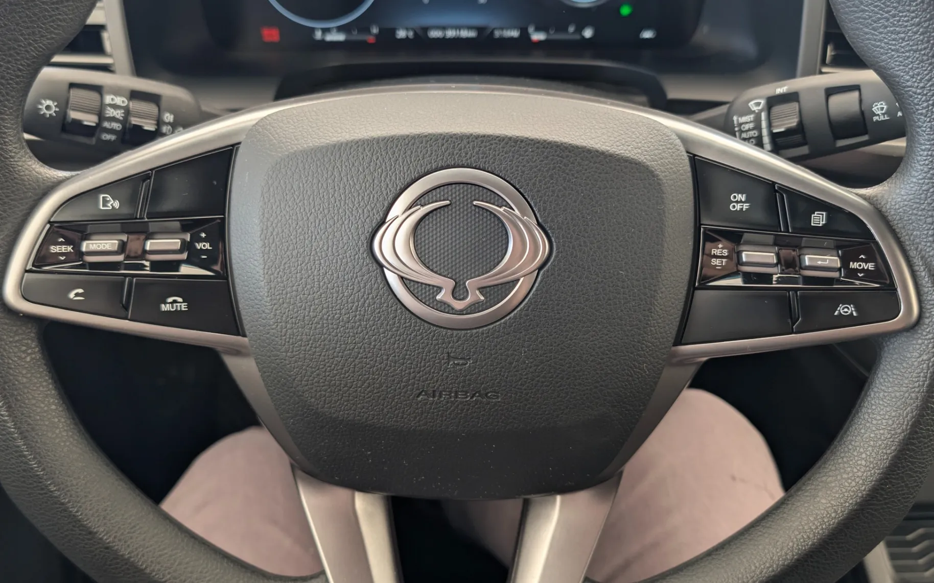Zunanja slika - SsangYong Musso - Grand 2.2 XDi Venture+ 4WD MT - 11