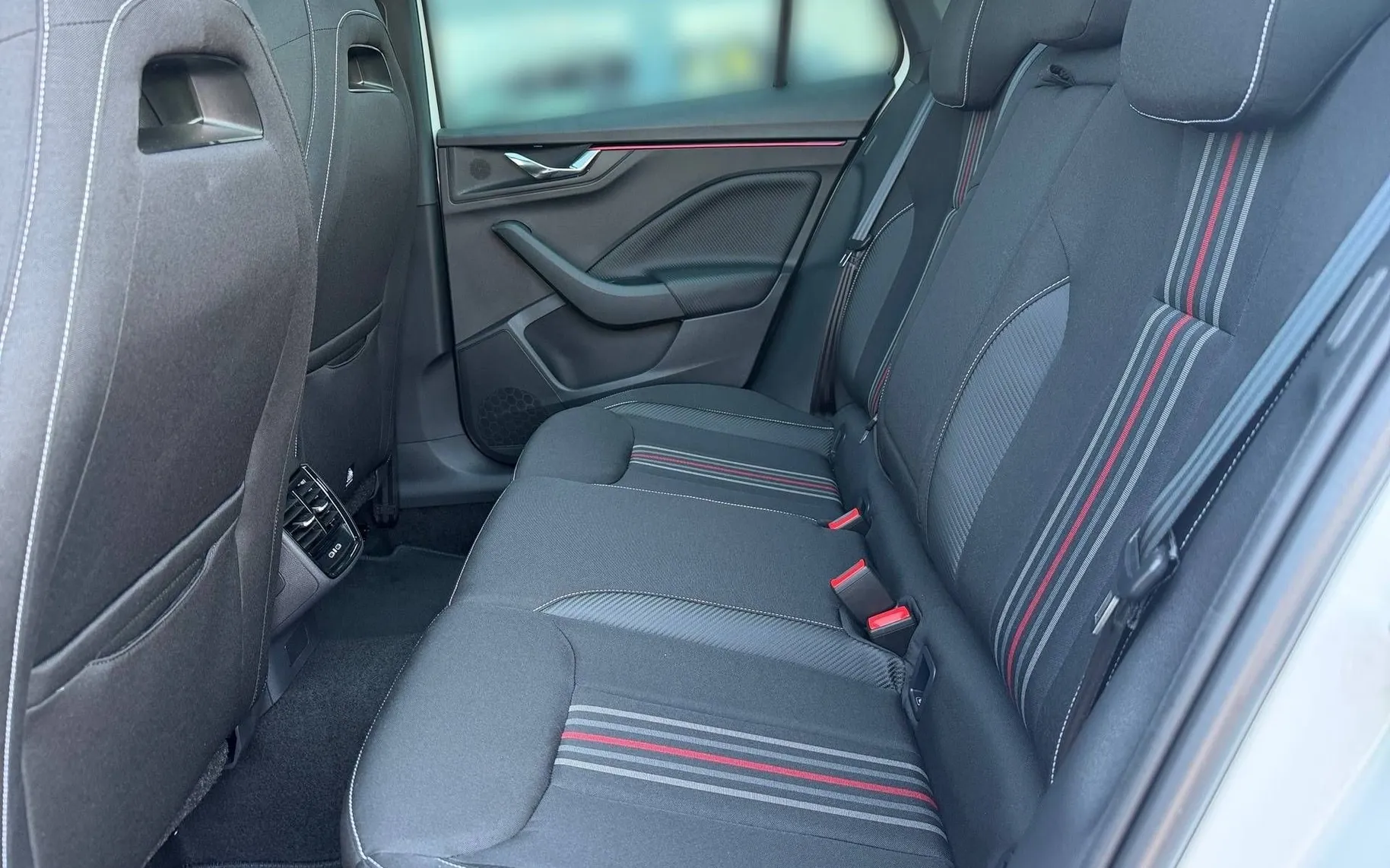 Notranja slika - Škoda Kamiq - 1.0 TSI Monte Carlo DSG... - 11