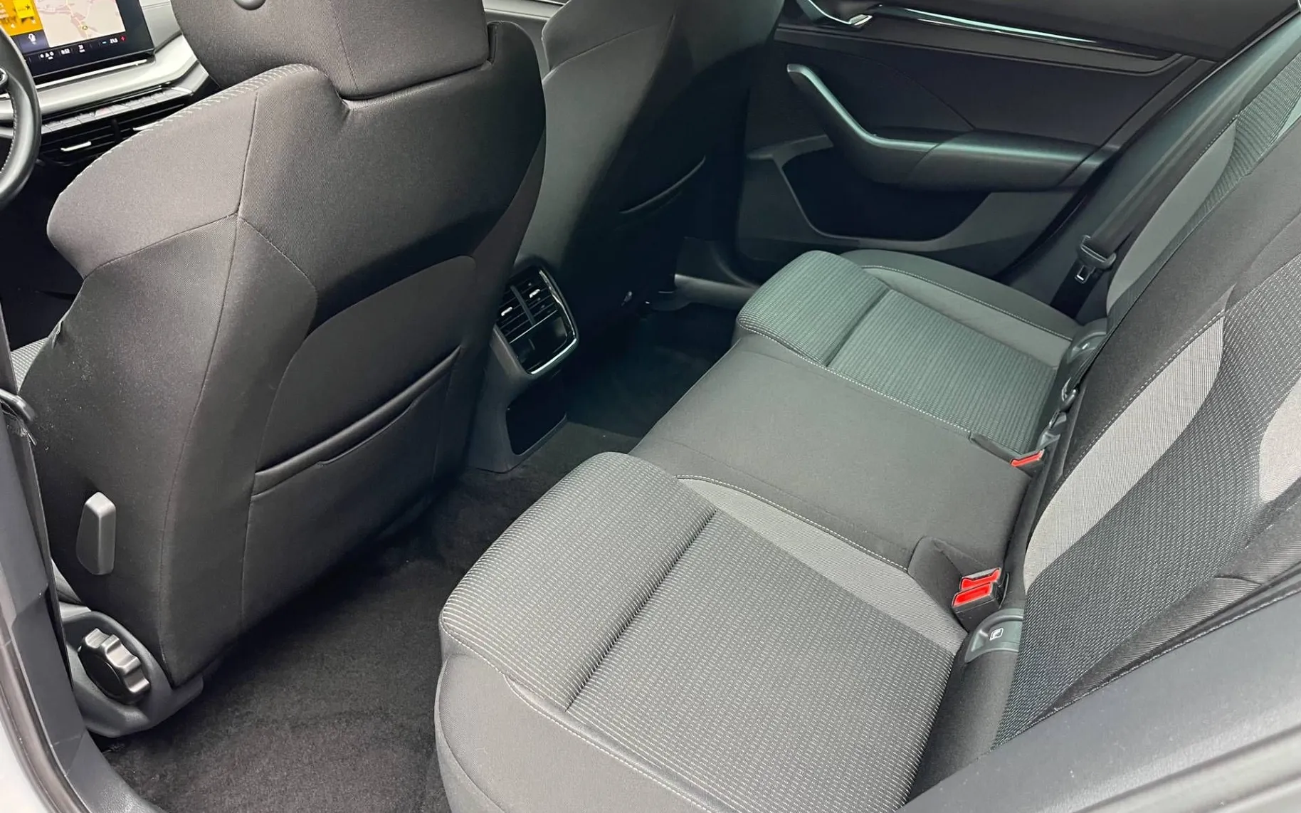 Notranja slika - Škoda Octavia - Combi 2.0 TDI DSG-1 LASTNIK-AU-LED-NAVI-ODLIČNA - 12