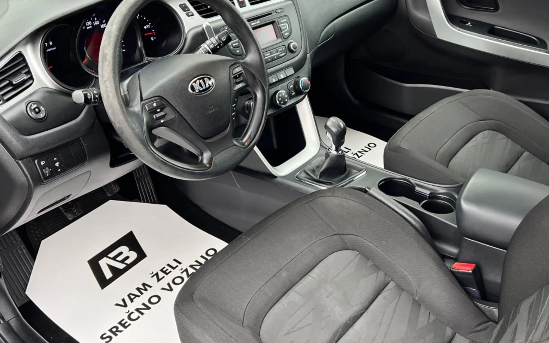 Notranja slika - KIA Pro_Ceed - 1.4 CVVT+SLO+SAMO 97.888km+USB... - 10
