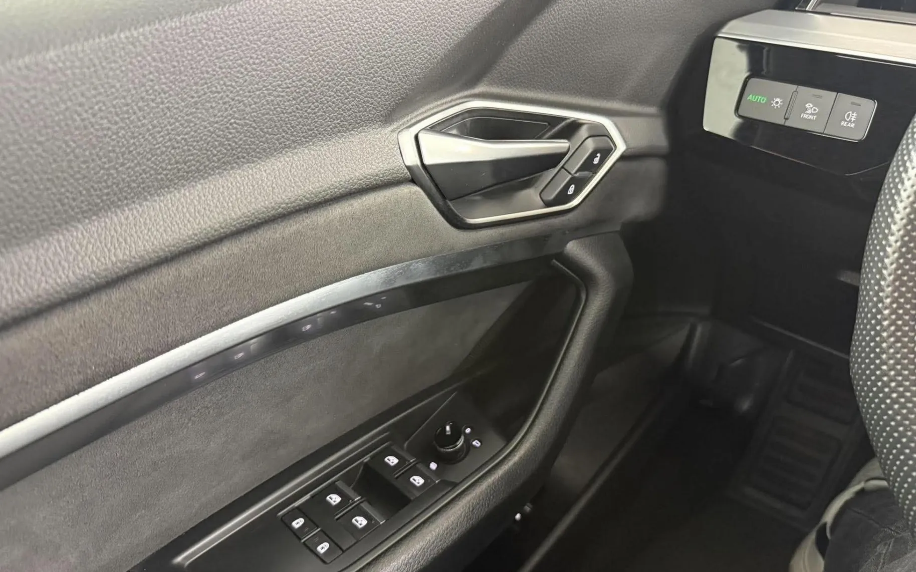 Zunanja slika - Audi e-tron - 50 quattro S line.NEMŠKI+4ALU.KAMERA.NAV.USNJE.LED - 10