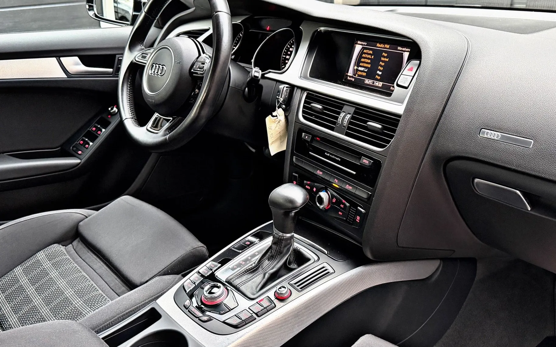 Notranja slika - Audi A5 Sportback - 2.0 TDI•S TRONIC•SPORTBACK•BI-XENON•NAVI•SPORT - 12