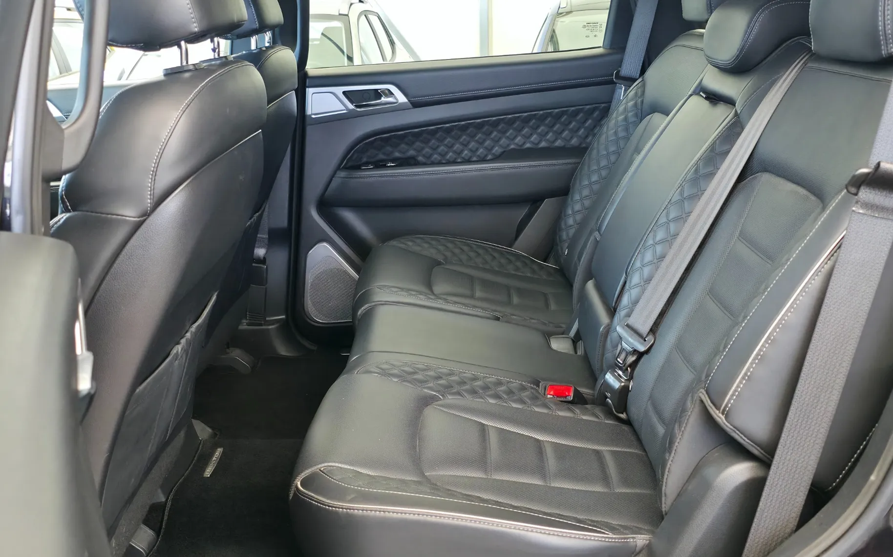 Zunanja slika - SsangYong Rexton - 2.2 XDI LIMITED 18 . 4x4 A T - 4