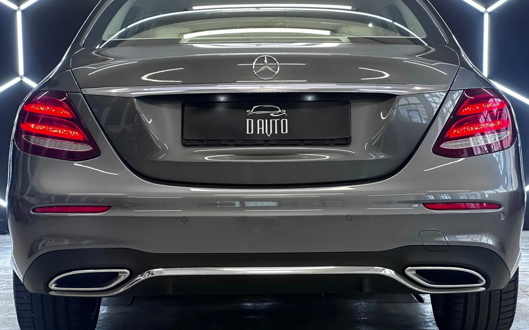 Notranja slika - Mercedes-Benz E-Razred - E 220 d 4MATIC AMG+MULTIBEAM+VIRTUAL+360KAMERA+1 - 7