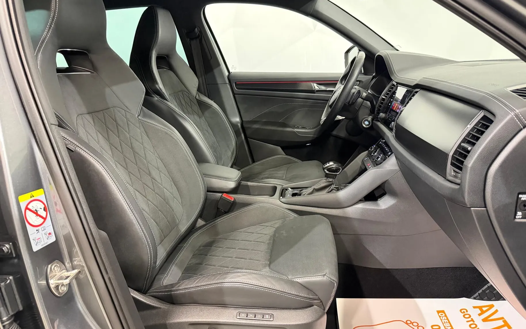 Notranja slika - Škoda Kodiaq - 2.0 TDI-4X4-SPORTLINE-DSG-ACC-VIRTUAL-KAMERA-NAVI - 12
