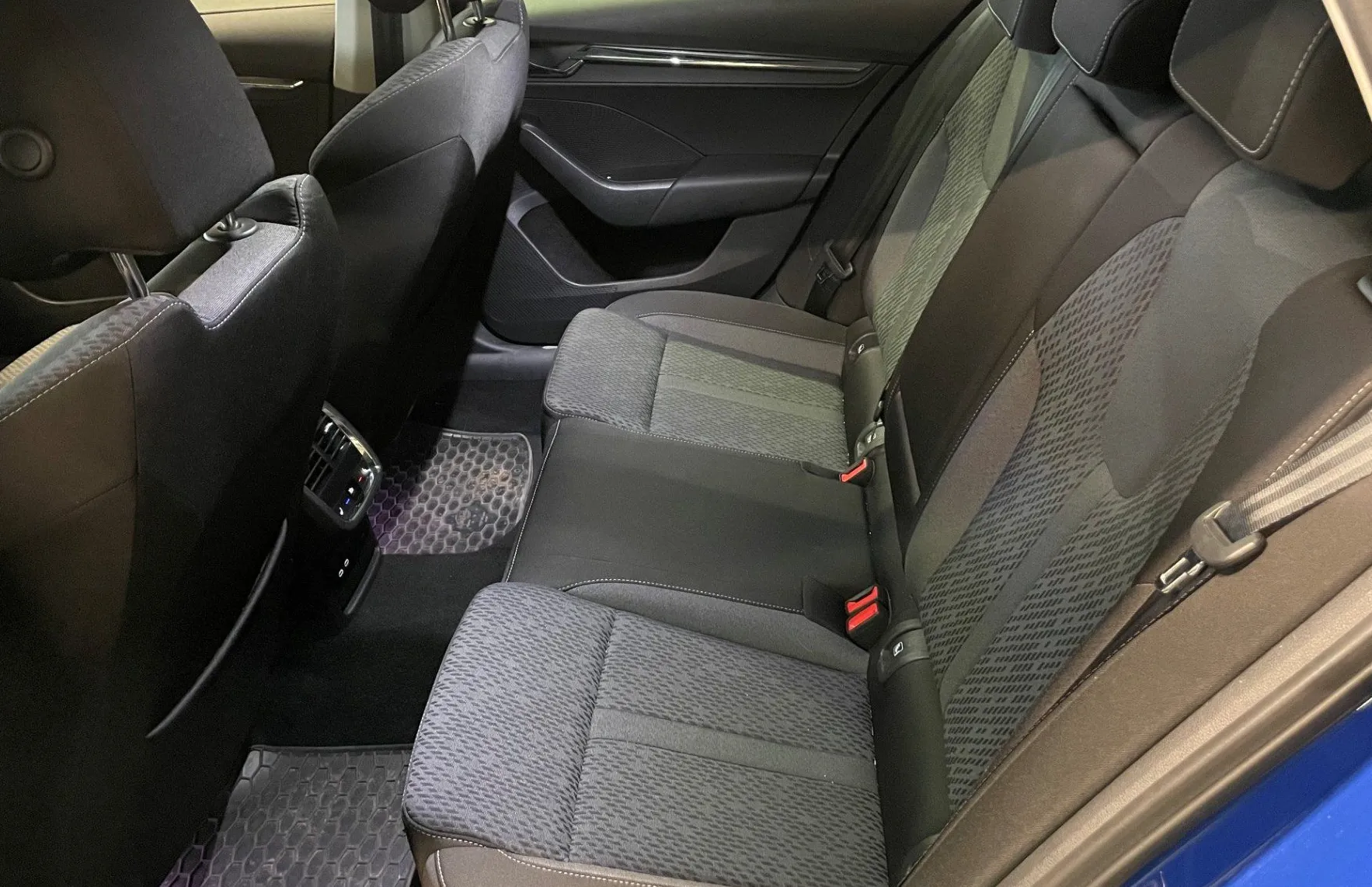 Zunanja slika - Škoda Octavia - 2.0 TDI Style DSG LED.KAMERA.OGR.SEDEŽ.ACC - 17