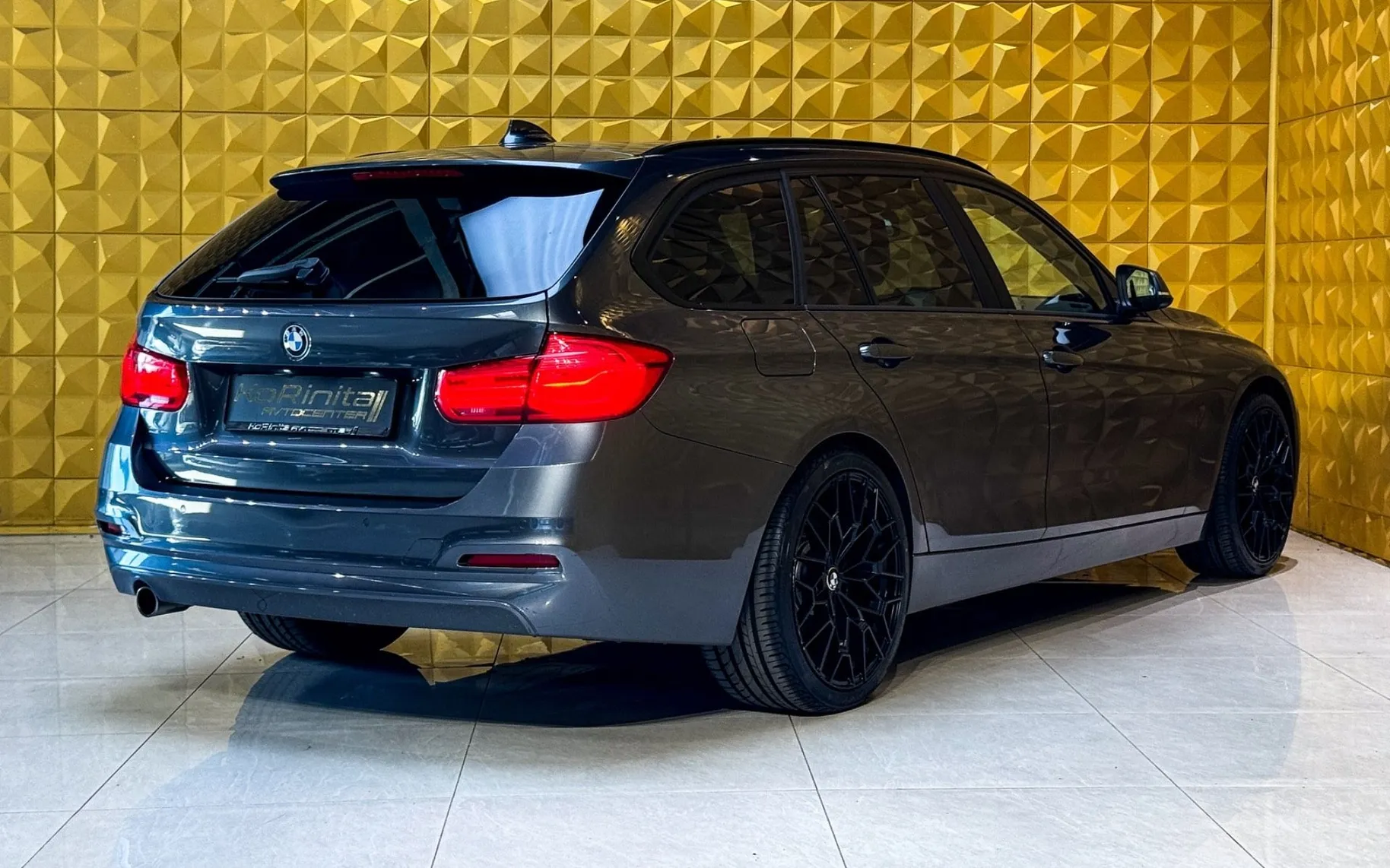 Notranja slika - BMW serija 3 Touring: - 318d AUT. LED-GRETJE-NAVI-EL. PRTLJAZNIK - 11