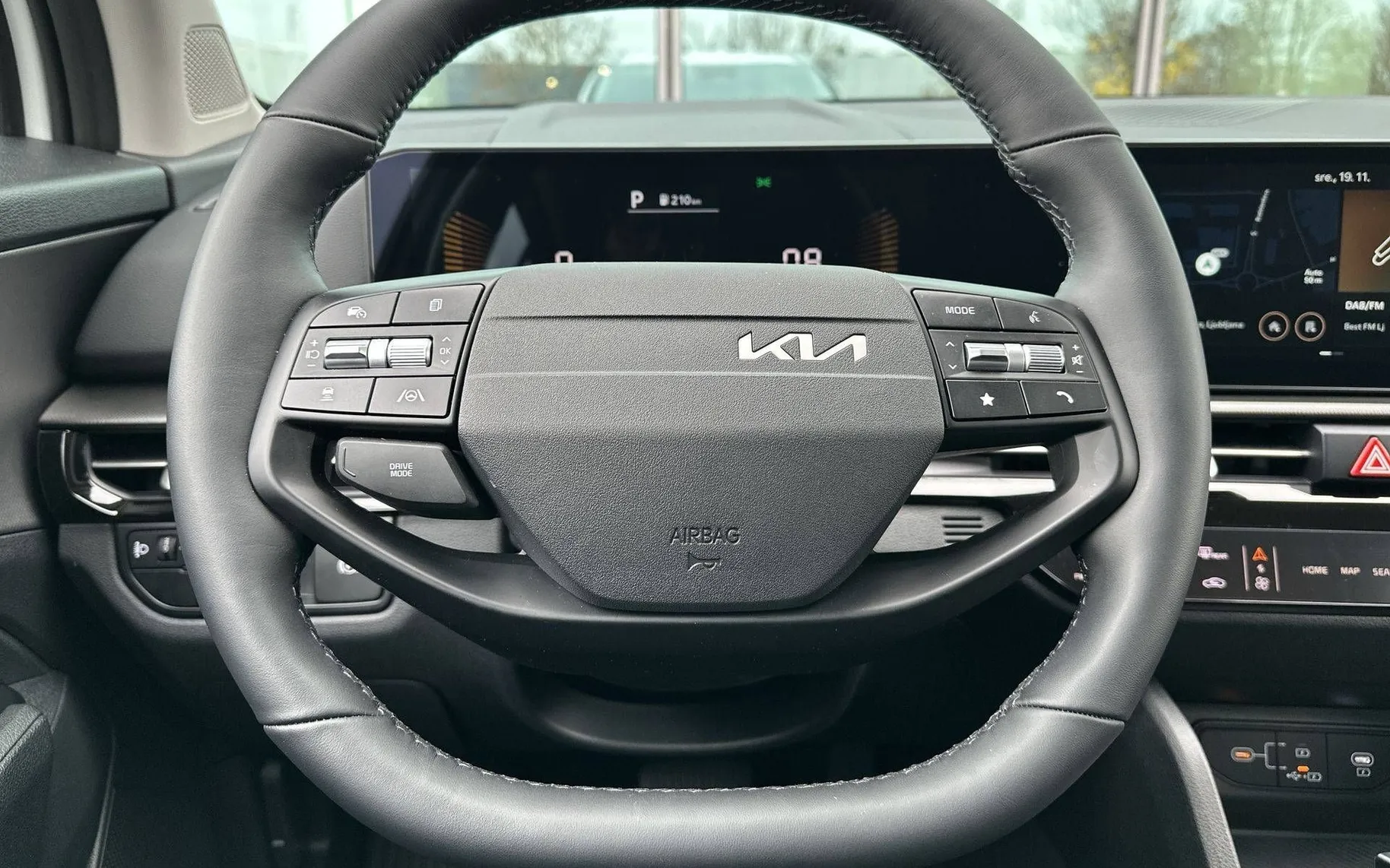 Notranja slika - KIA Sportage - 1.6 T-GDI LX Fresh ISG DCT - 14