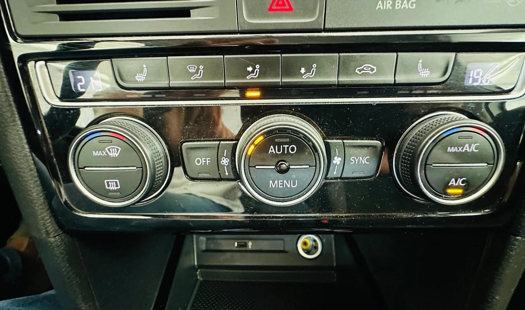 Zunanja slika - Volkswagen Golf - 2.0 TDI Highline DSG.LUKSENBURG.KAMERA.LED.110 KW - 7