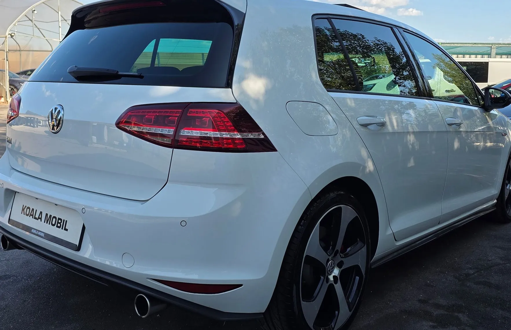 Zunanja slika - Volkswagen Golf - 2.0 GTI BMT LED-ŠIBEDAH-GRETJE SEDEŽEV-ALU - 4