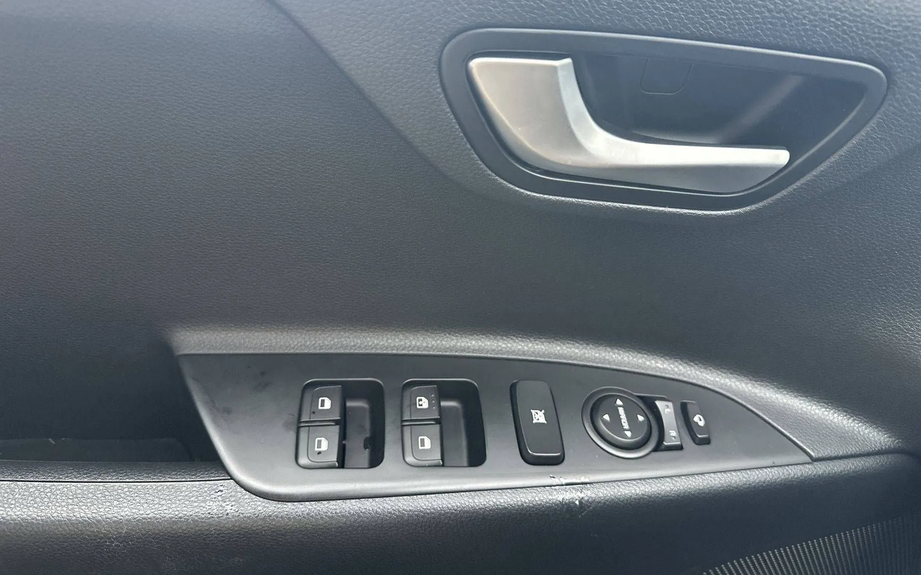 Notranja slika - KIA Stonic - 1.0 T-GDi EX Urban ISG - 13