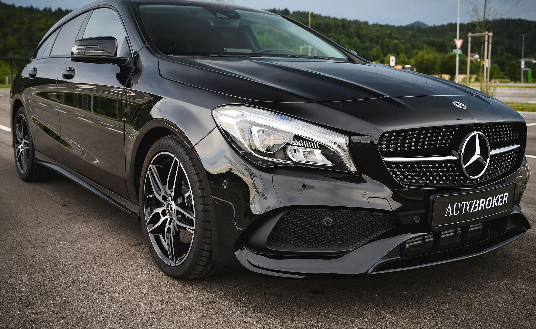 Zunanja slika - Mercedes-Benz CLA-Razred - CLA Shooting Brake CLA 220 d 4M SB Avt. AMG LINE LED ZALOGA - 3