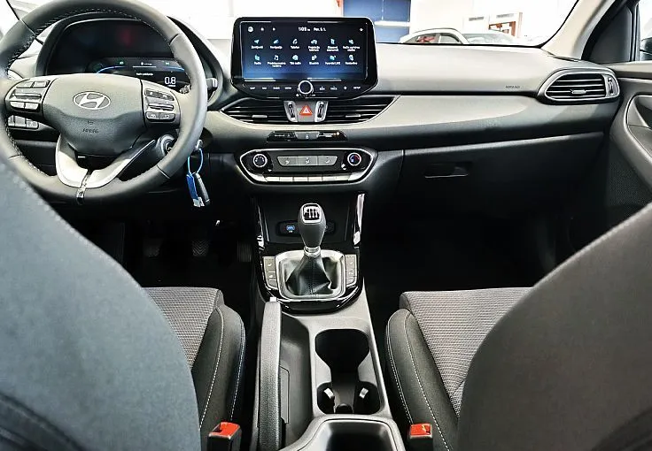Zunanja slika - Hyundai i30 Wagon - 1.5 MPI STYLE-KAMERA-WINTER-REZ.KOLO-ALU-LED-VIDEO - 7