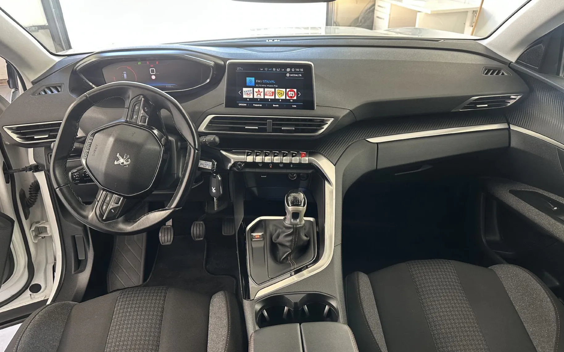 Notranja slika - Peugeot 5008 - 1.5 BLUE HDI 130 BUSINESS.NAVI.ALU.. - 17