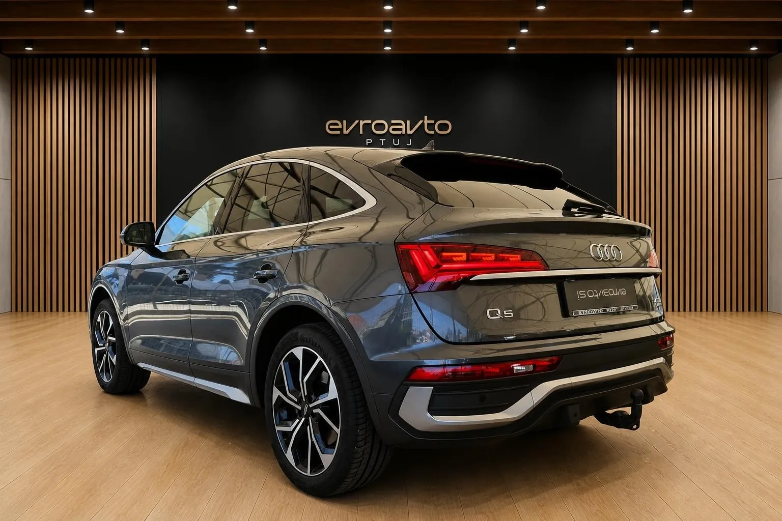 Notranja slika - Audi Q5 Sportback - quattro 40 TDI S line Zračno•Matrix•Kljuka•Radar - 7
