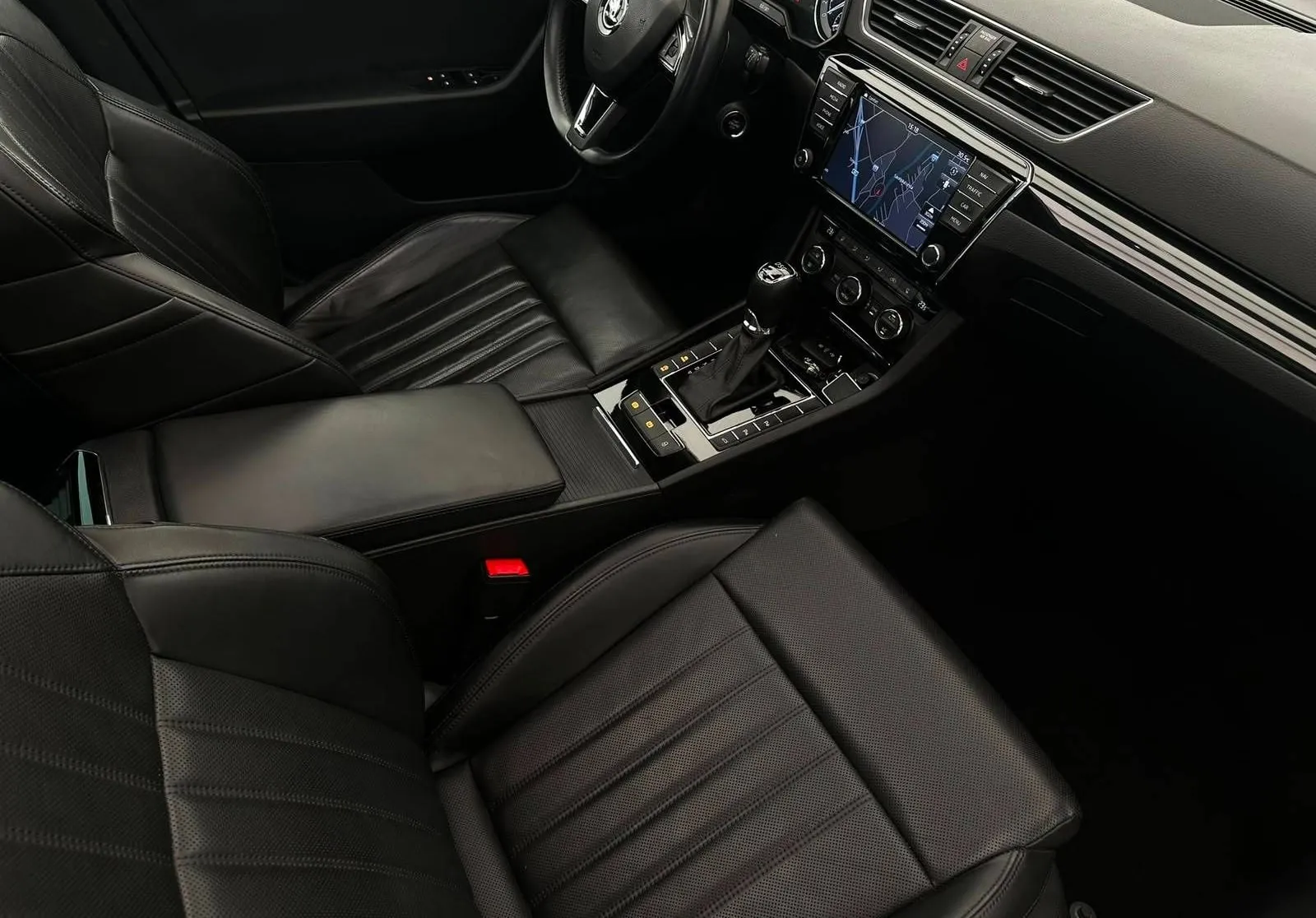 Notranja slika - Škoda Superb - 2.0TDI-L K-DSG-PANORAMA-USNJE-SLO-NAVI-ACC-CANTON - 12