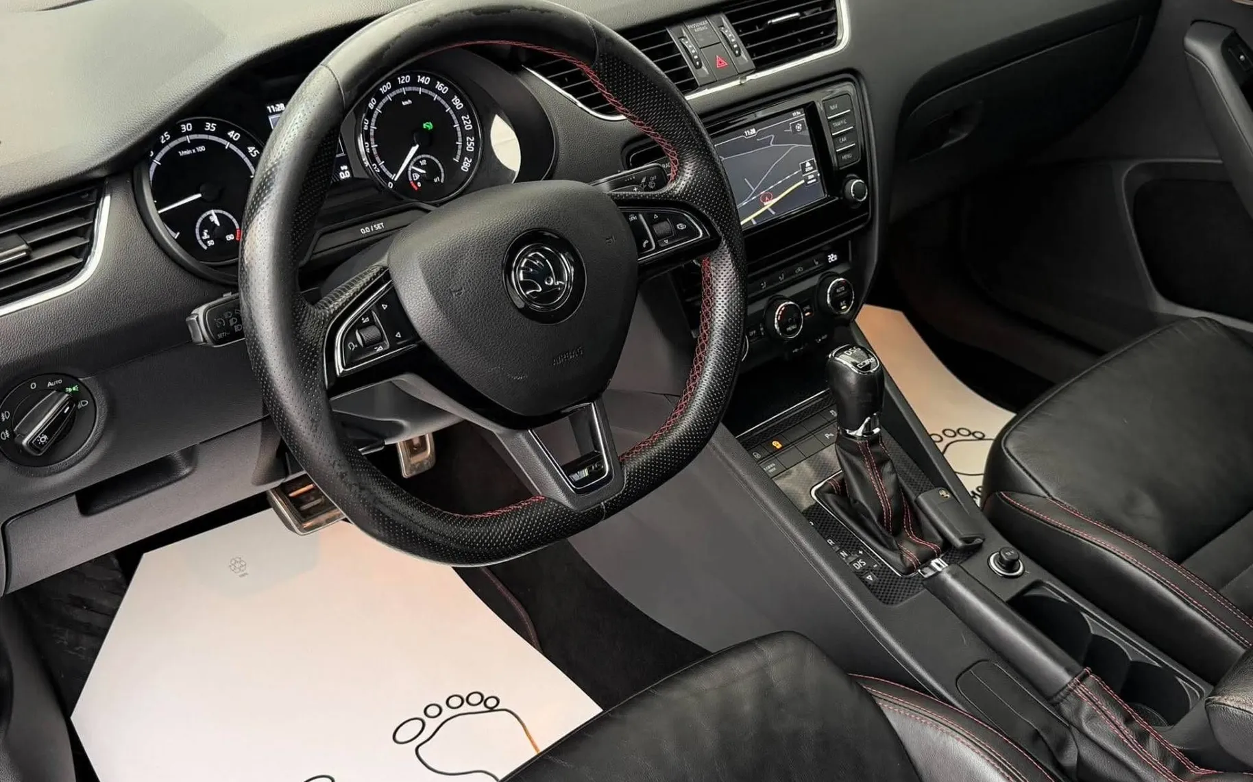 Notranja slika - Škoda Octavia - 2.0 TDI•RS•DSG•CHALLENGE•XENON+LED•KAMERA•NAVI•F1• - 8