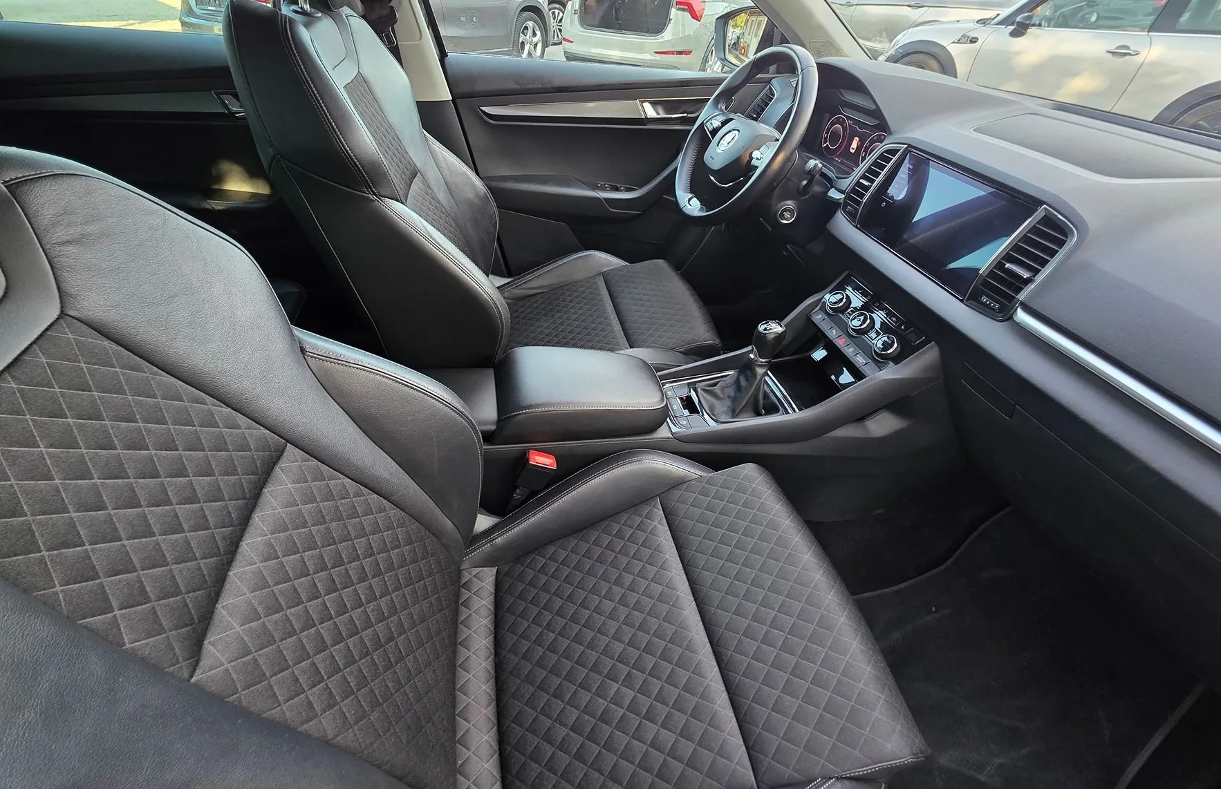 Zunanja slika - Škoda Karoq - 1.0 TSI STYLE LED-VIRTUAL-KAMERA-GRETJE SEDEŽEV - 11