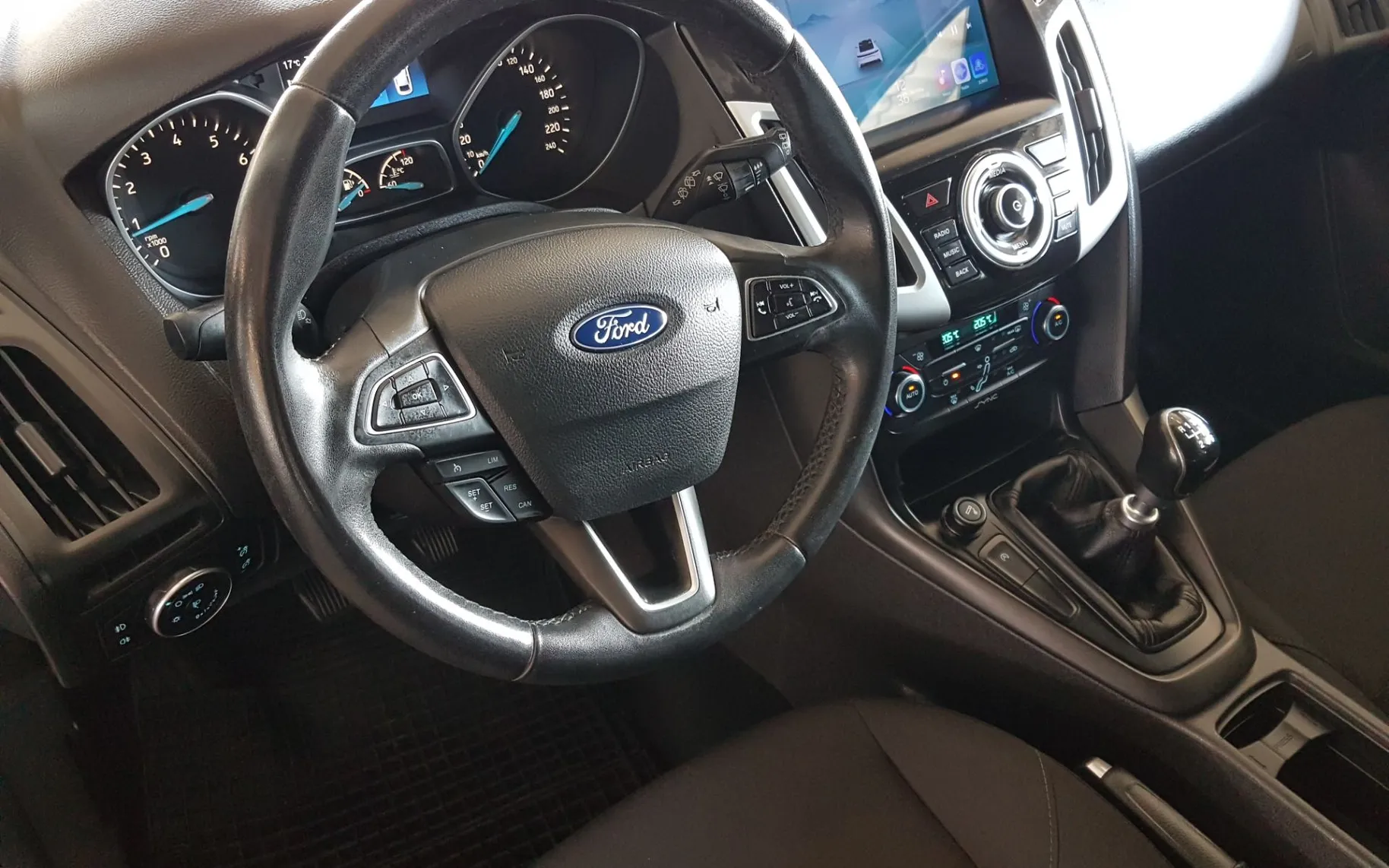Zunanja slika - Ford Focus - 1.0 EcoBoost Style - 125KM opr. veliki servis - 12