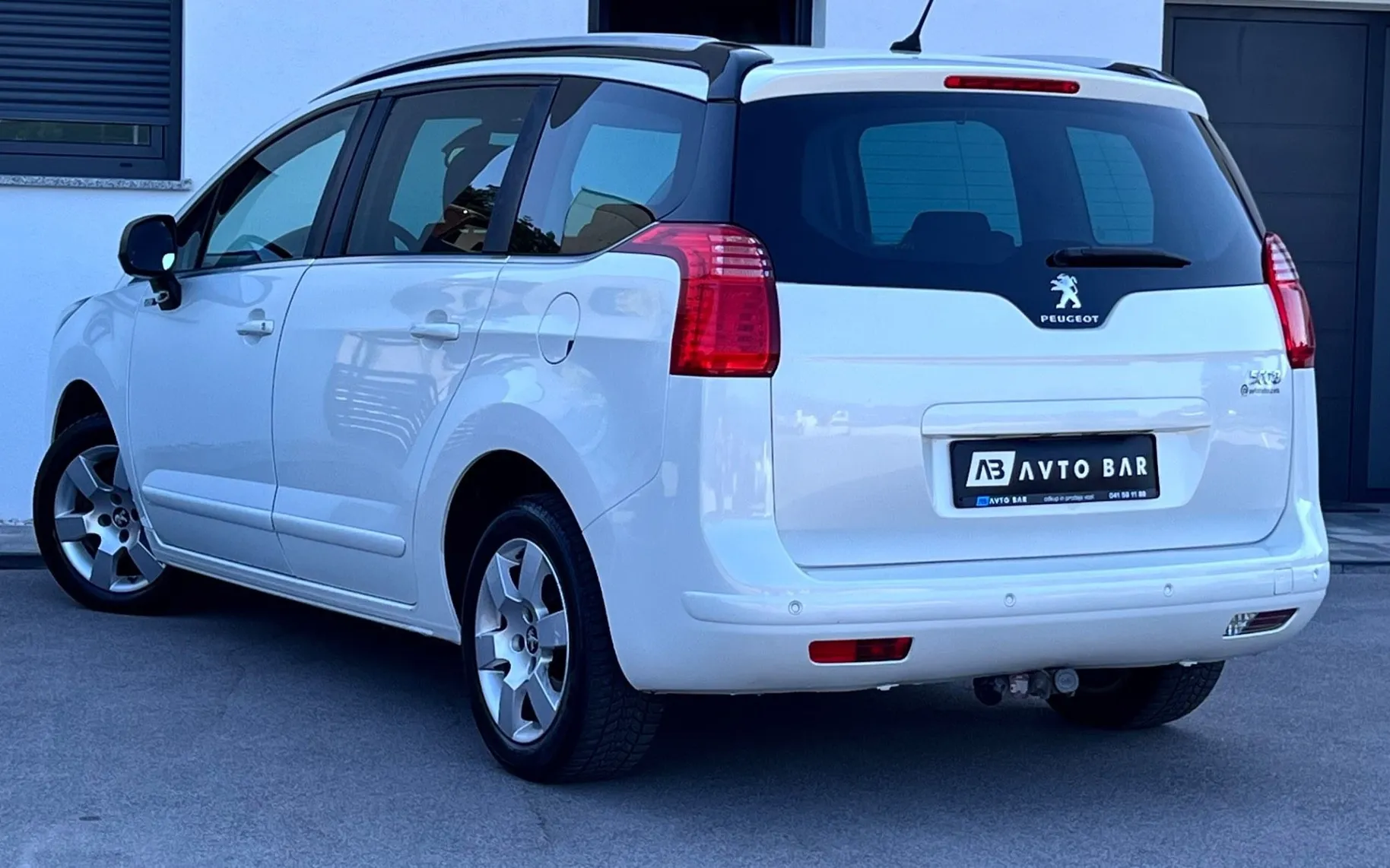 Notranja slika - Peugeot 5008 - 1.6 HDi Style+PANORAMA+ALU+LED+TEMP - 8