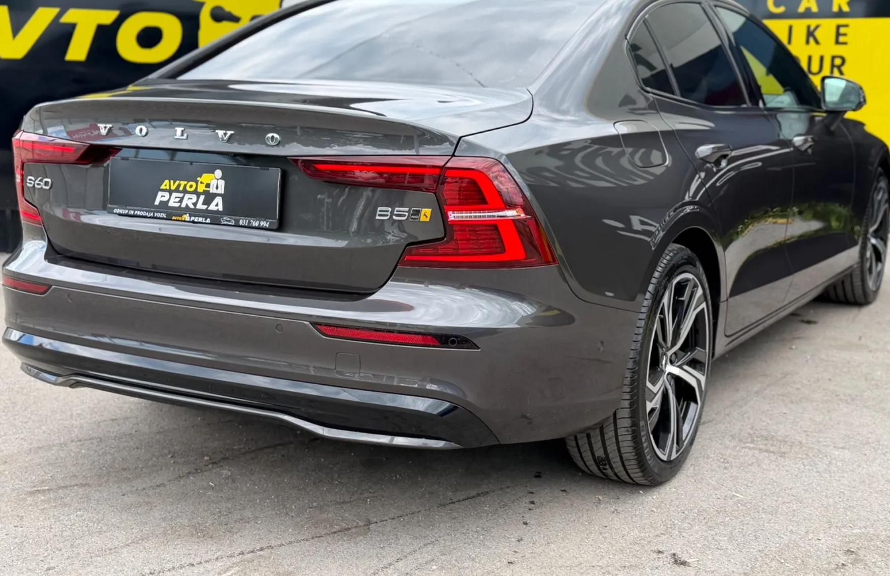 Zunanja slika - Volvo S60 - B5-R Ultimate Dark 4X4 TOP OPREMA KOT NOV JAMSTVO - 5