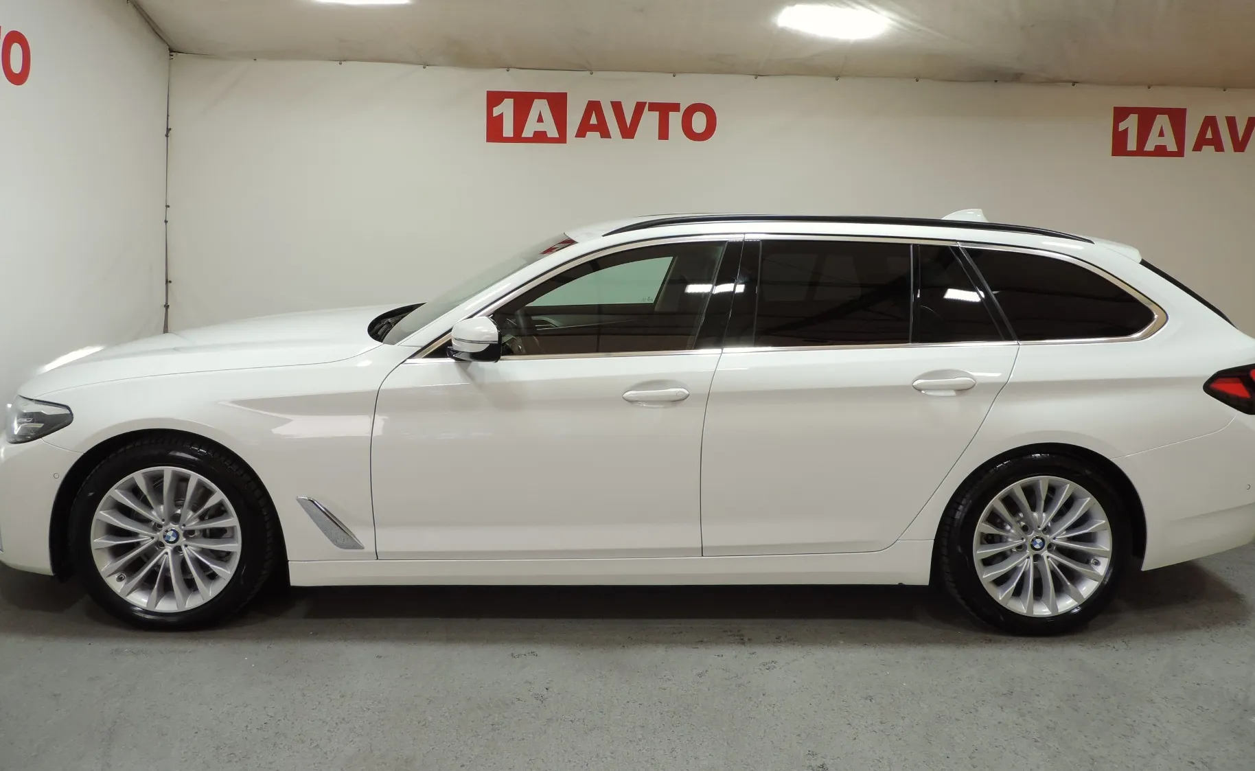 Zunanja slika - BMW Serija 5 - 520d xDrive Touring Avt. Luxury - 8