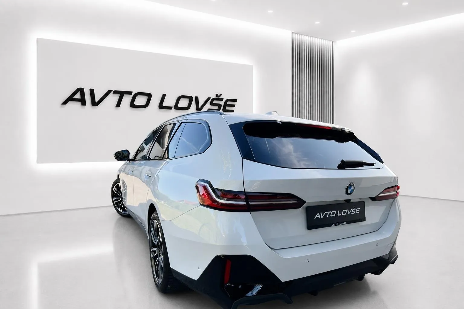 Zunanja slika - BMW serija 5 Touring: - 520d  Avt.-M SPORT-1 LASTNIK-37400 KM-KOT NOVA - 6