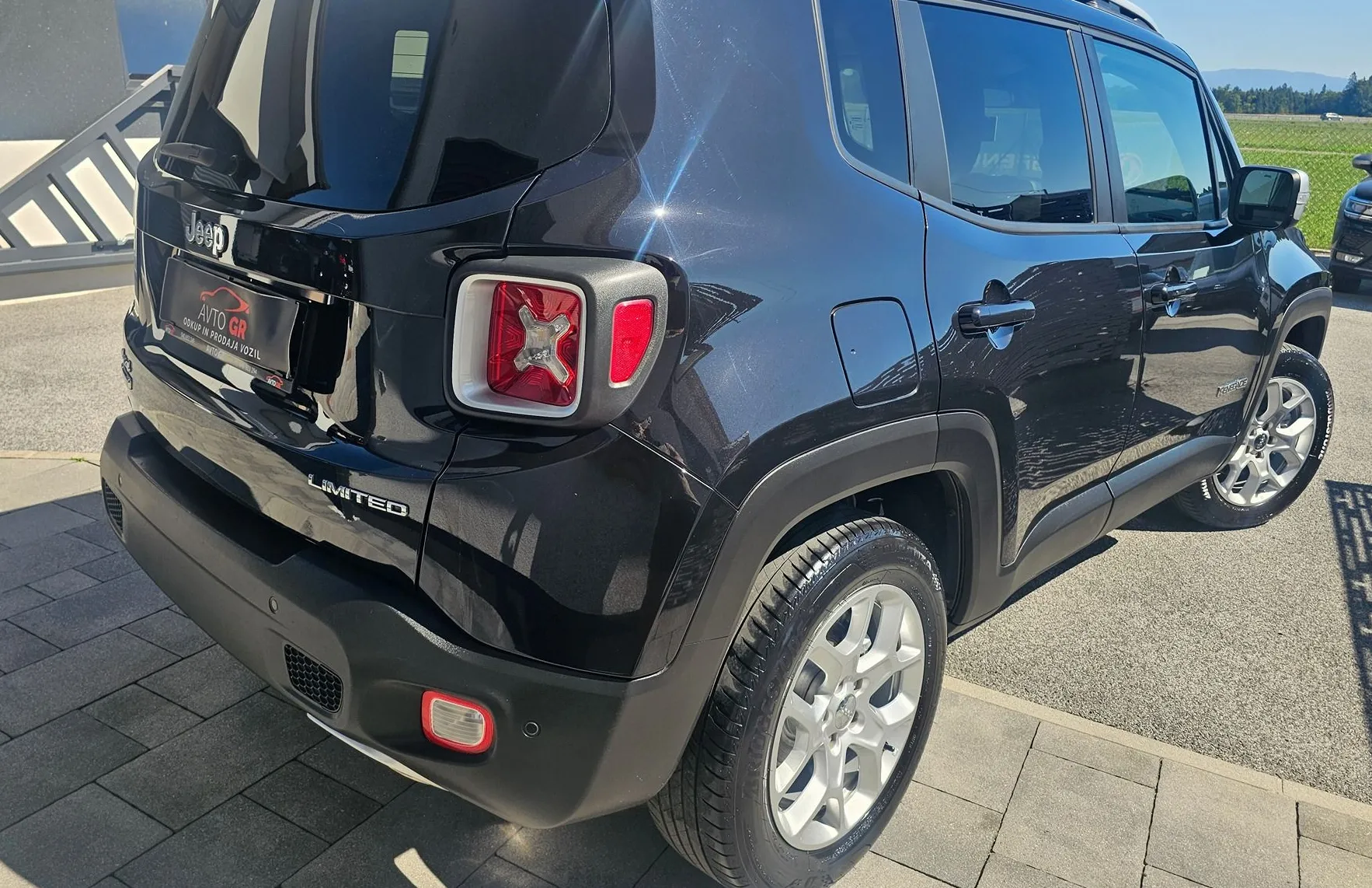 Zunanja slika - Jeep Renegade - AWD 2.0 MultiJet Limited Avt.-Le 99.000km- ODLIČEN - 12