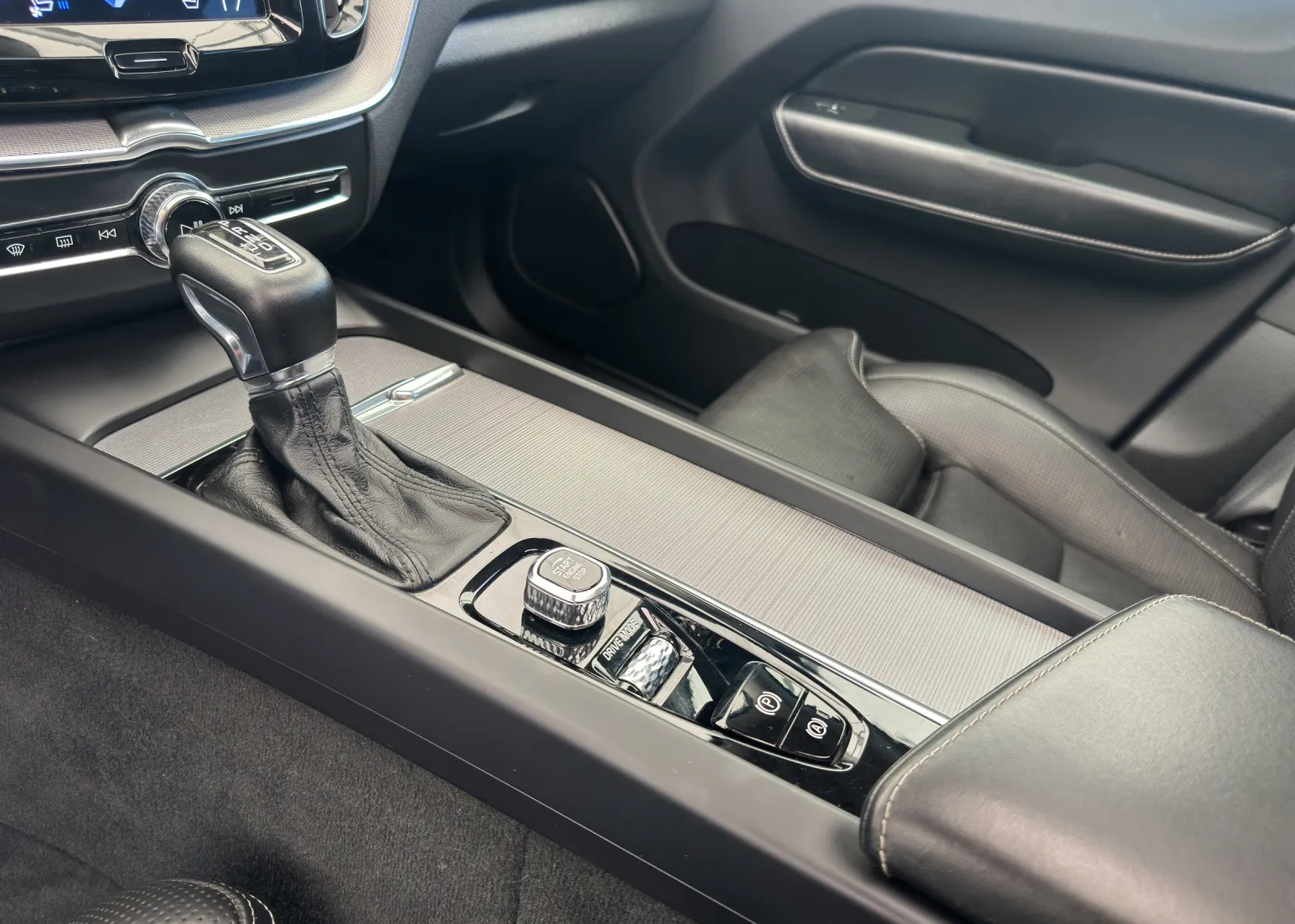 Zunanja slika - Volvo XC60 - T5 AWD Inscription Avt. - 11