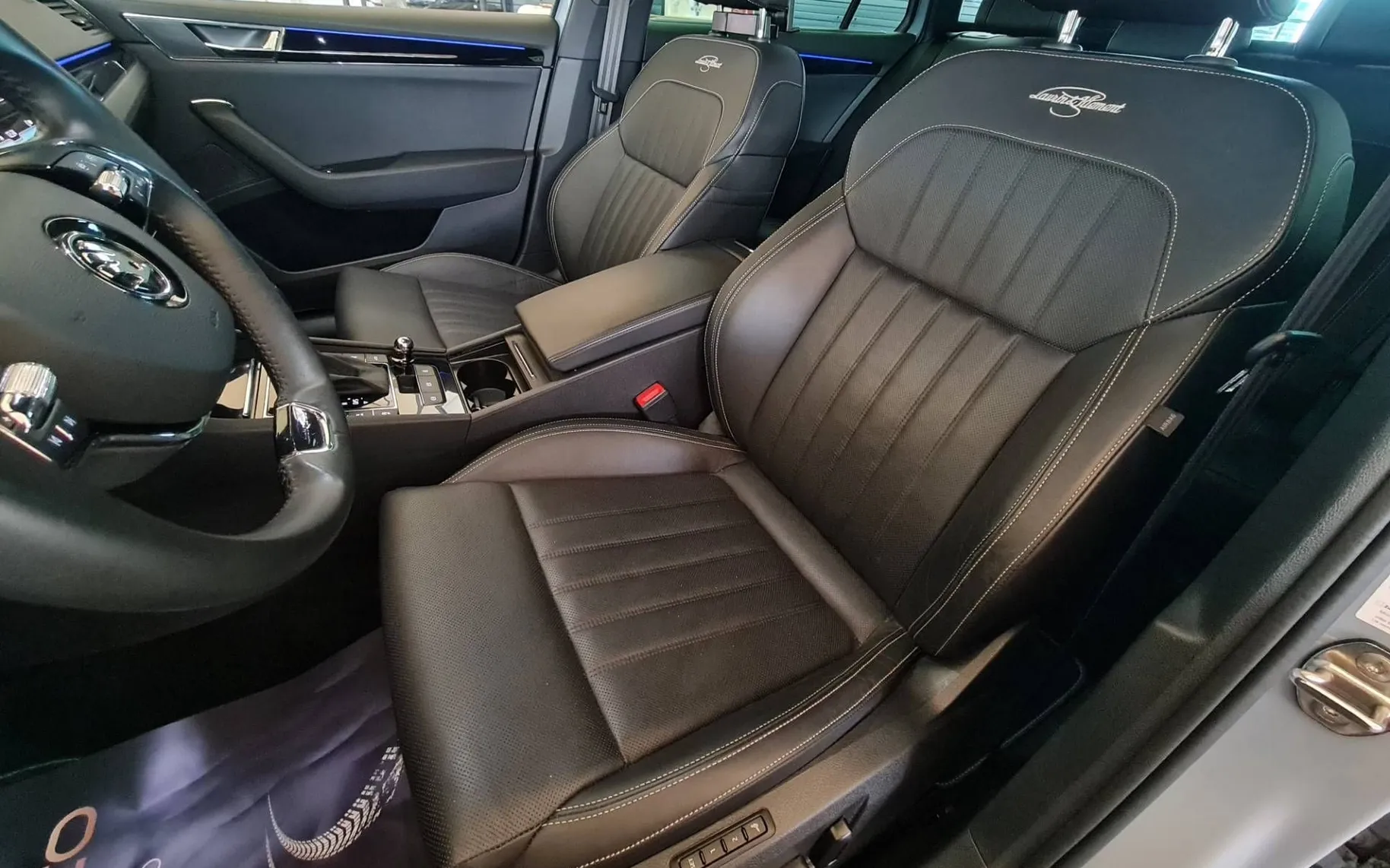 Notranja slika - Škoda Superb - Combi 2.0 TDI L K Laurin Klement•Tovarniš. jamstvo - 12