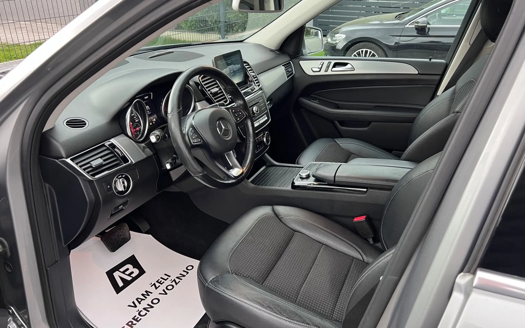 Notranja slika - Mercedes-Benz GLE-Razred - GLE 250 d 4MATIC+SLO+1.LAST+LED... - 9