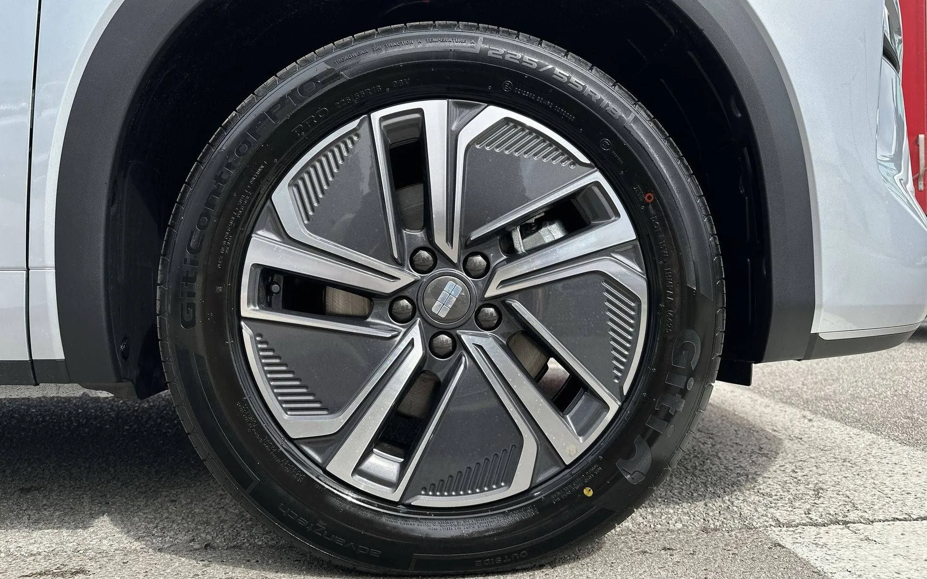 Notranja slika - Geely StarRay EM-i - Plug-In Hybrid 1.5 Max Avt - 9