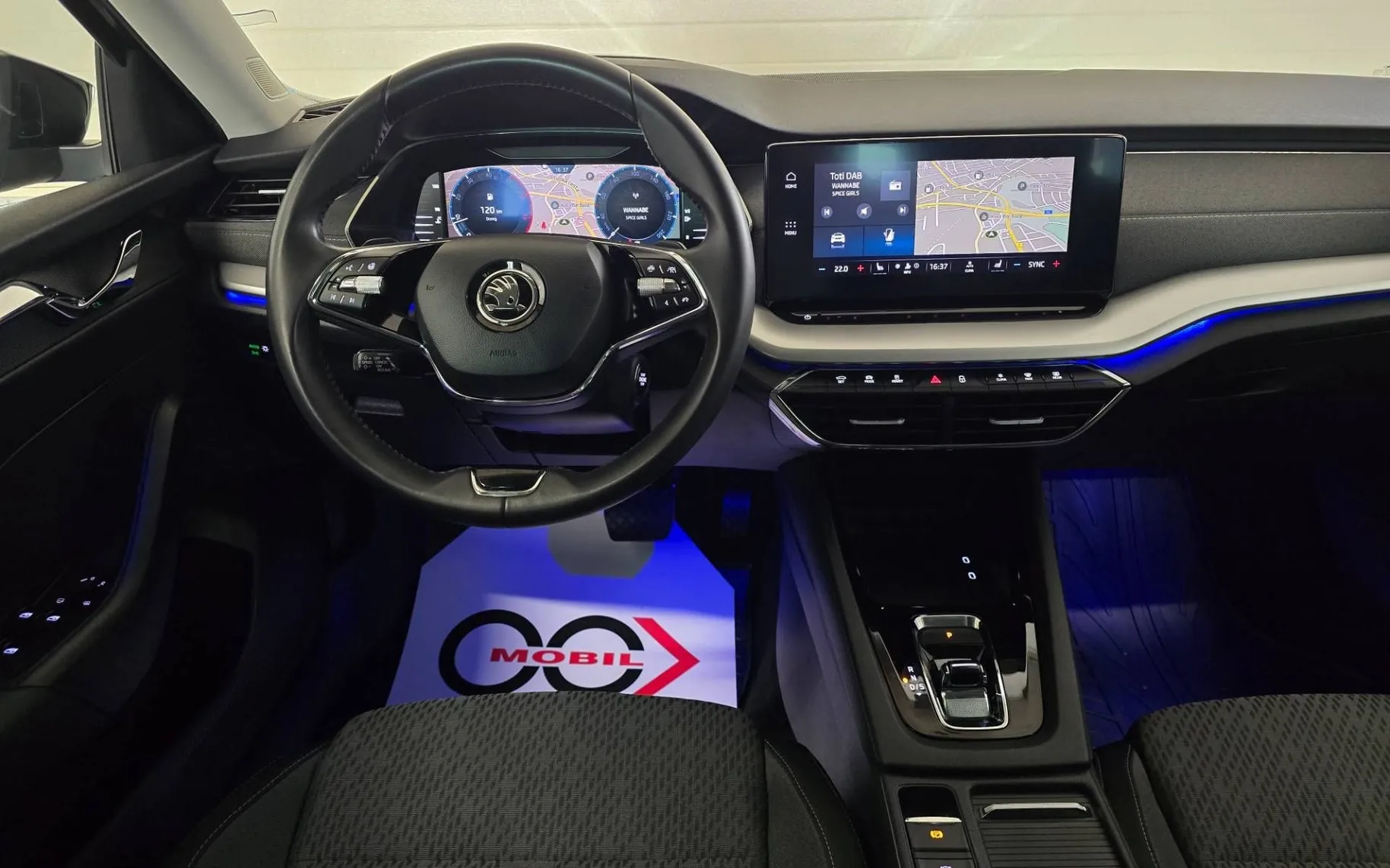 Notranja slika - Škoda Octavia - Combi 2.0 TDI Style DSG- LED.DCC.kamera.HUD.memory - 11