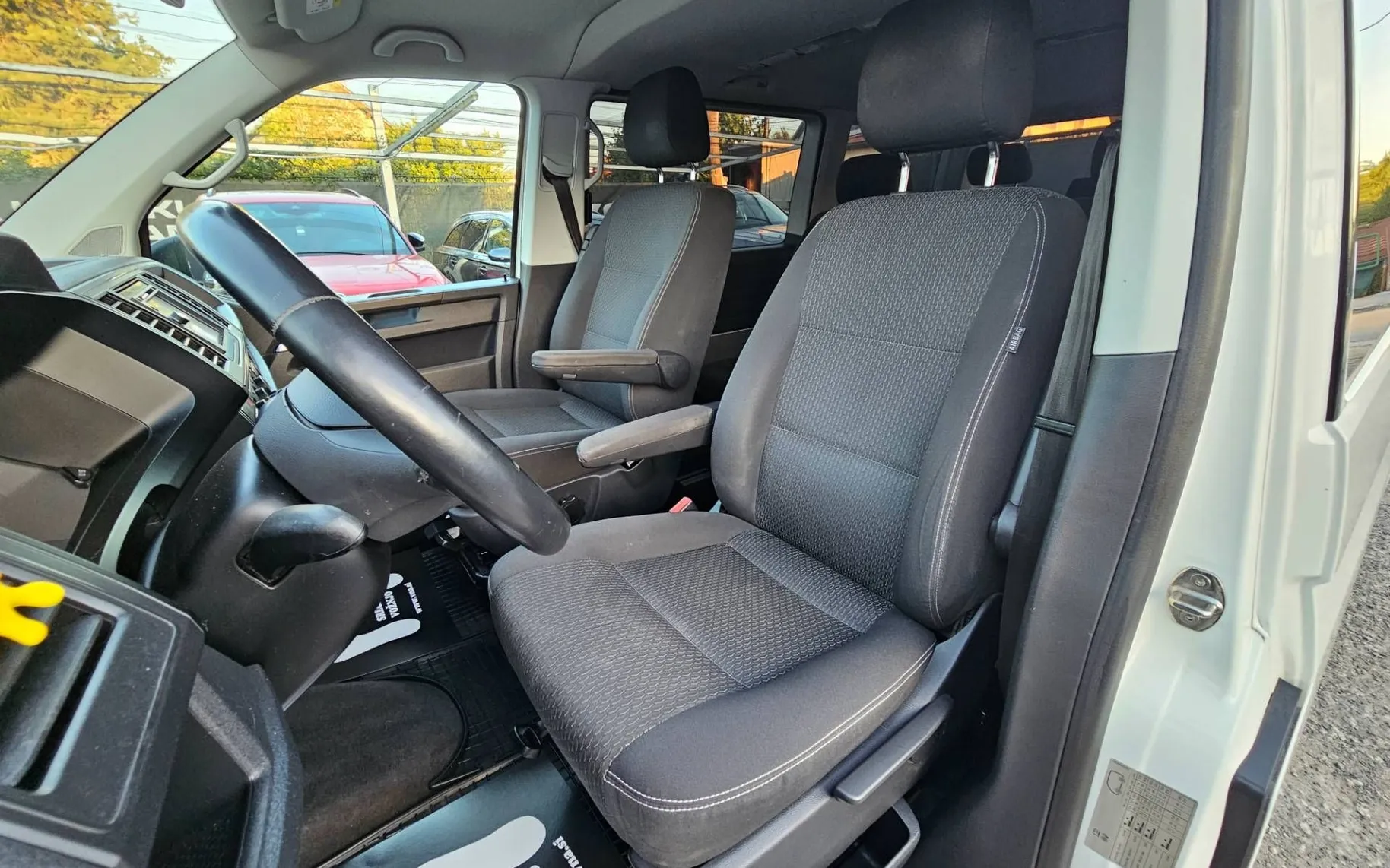 Notranja slika - Volkswagen Multivan - 2.0 TDI DMR Comfortline - 8