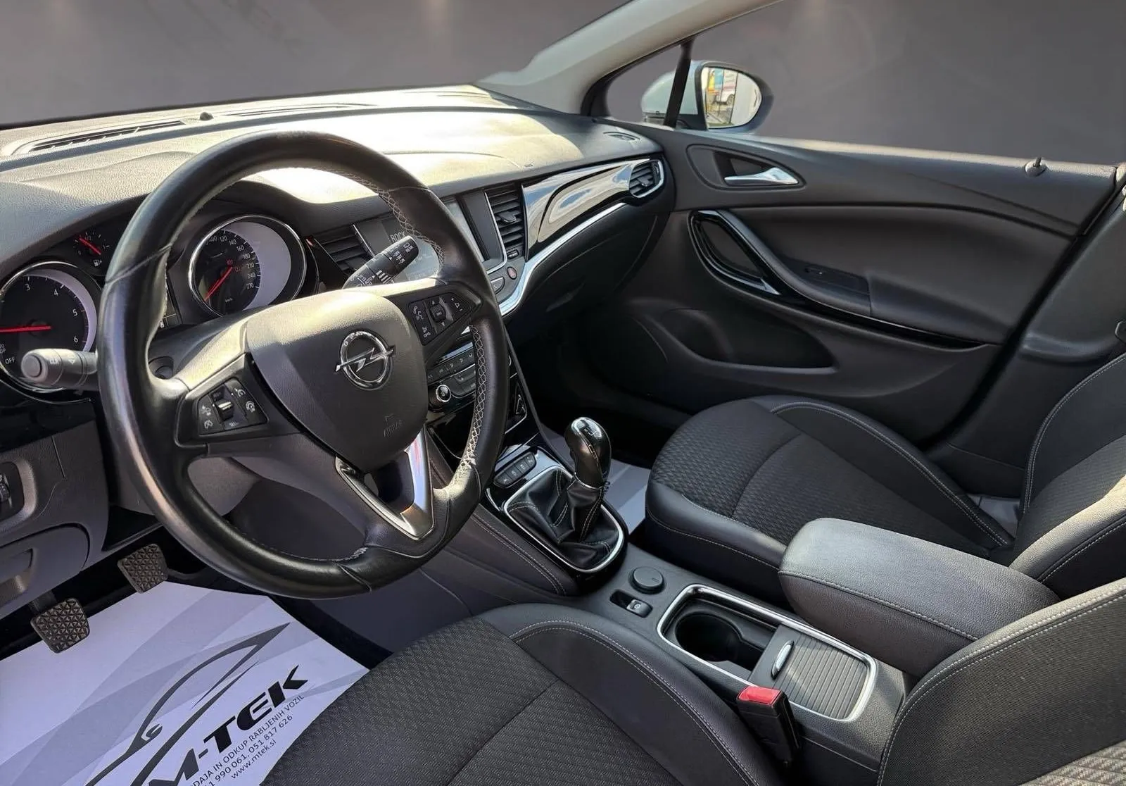 Notranja slika - Opel Astra - 1.6 CDTI 81KW ECOTEC S S INNOVATION ST... - 9