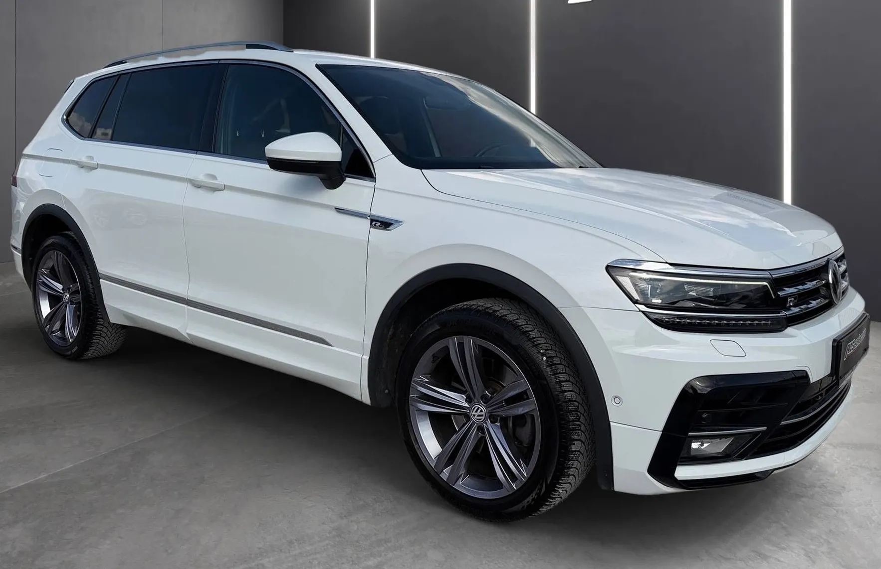 Zunanja slika - VW Tiguan Allspace - 2.0 TDI 4MOTION avt. R-Line 147kW-SLO-1.lastnik - 2