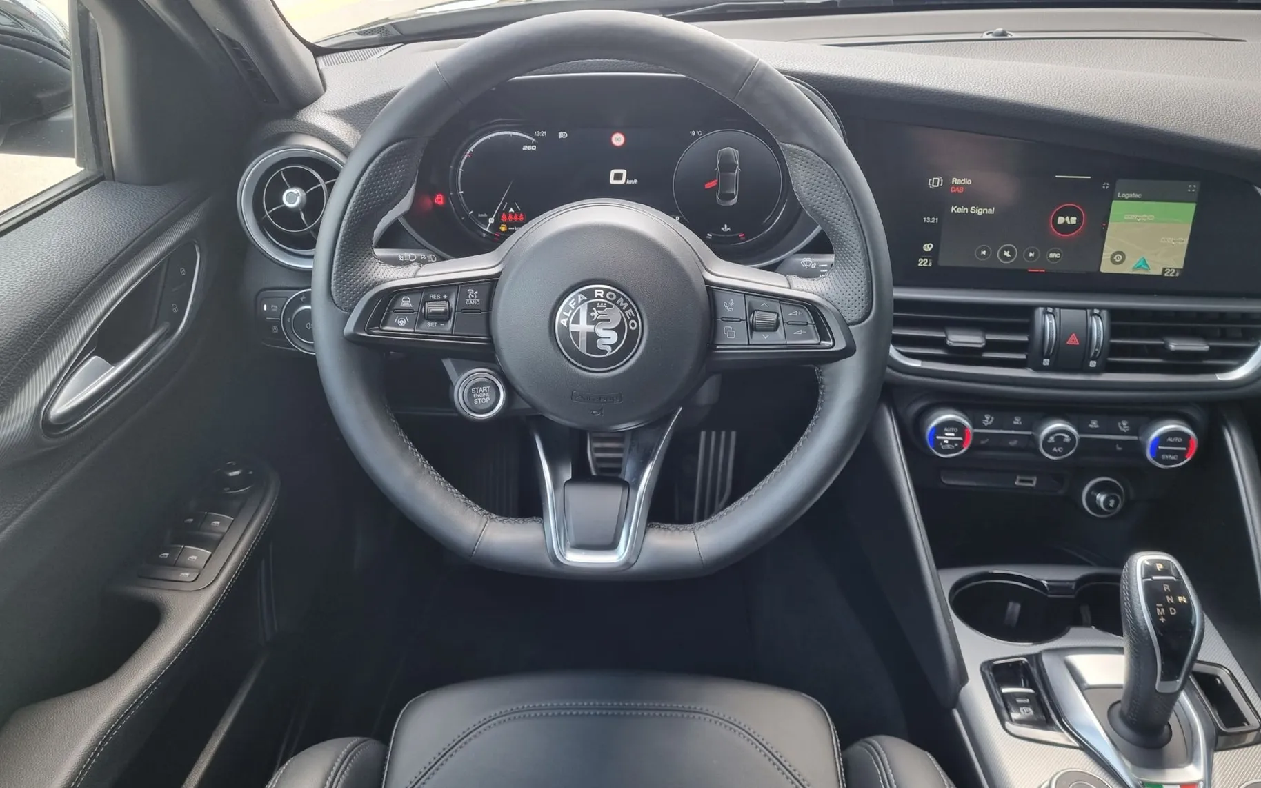Zunanja slika - Alfa Romeo Giulia - 2.0 Turbo 280 Q4 Veloce - KOT NOVO - SAMO 9.022KM - 9