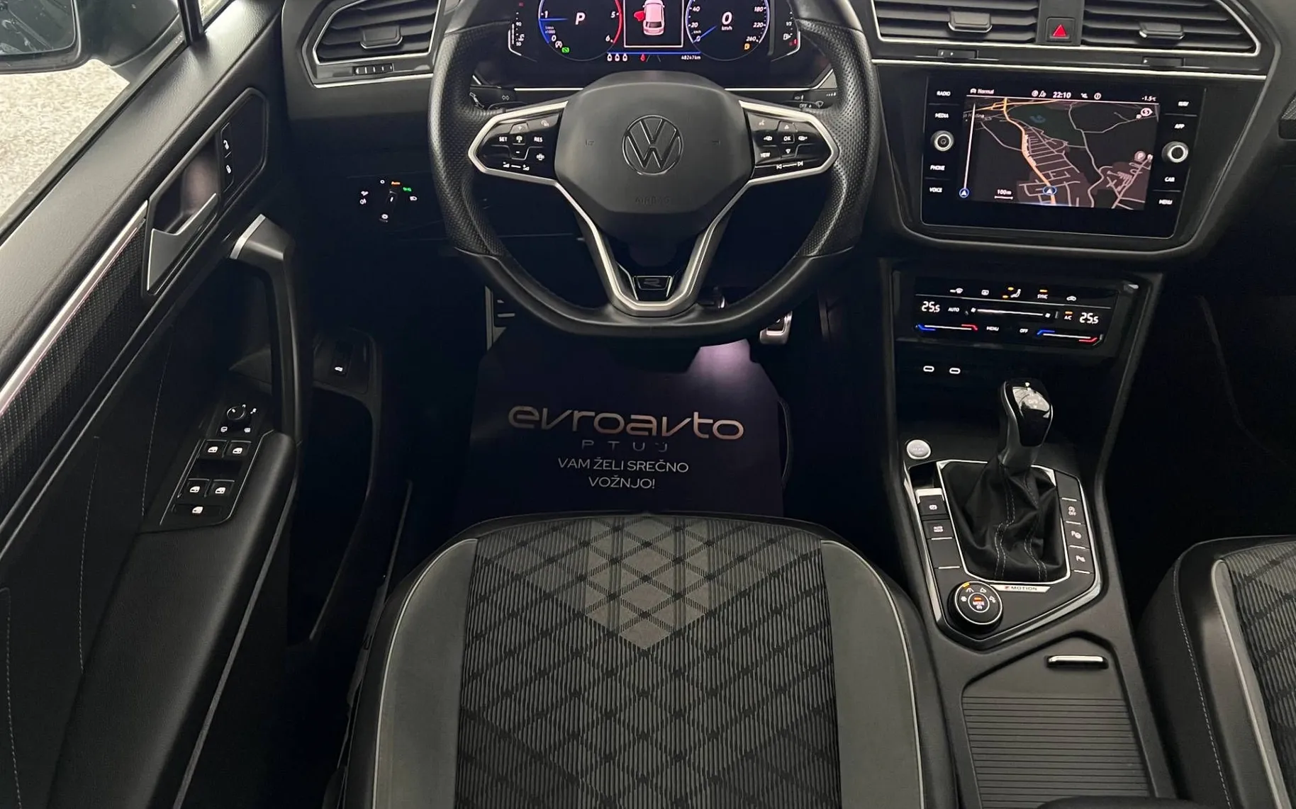 Notranja slika - Volkswagen Tiguan Allspace - 2.0 TDI•R-Line•4MOTION•DSG•147kW•IQ Light•Kamera•. - 9